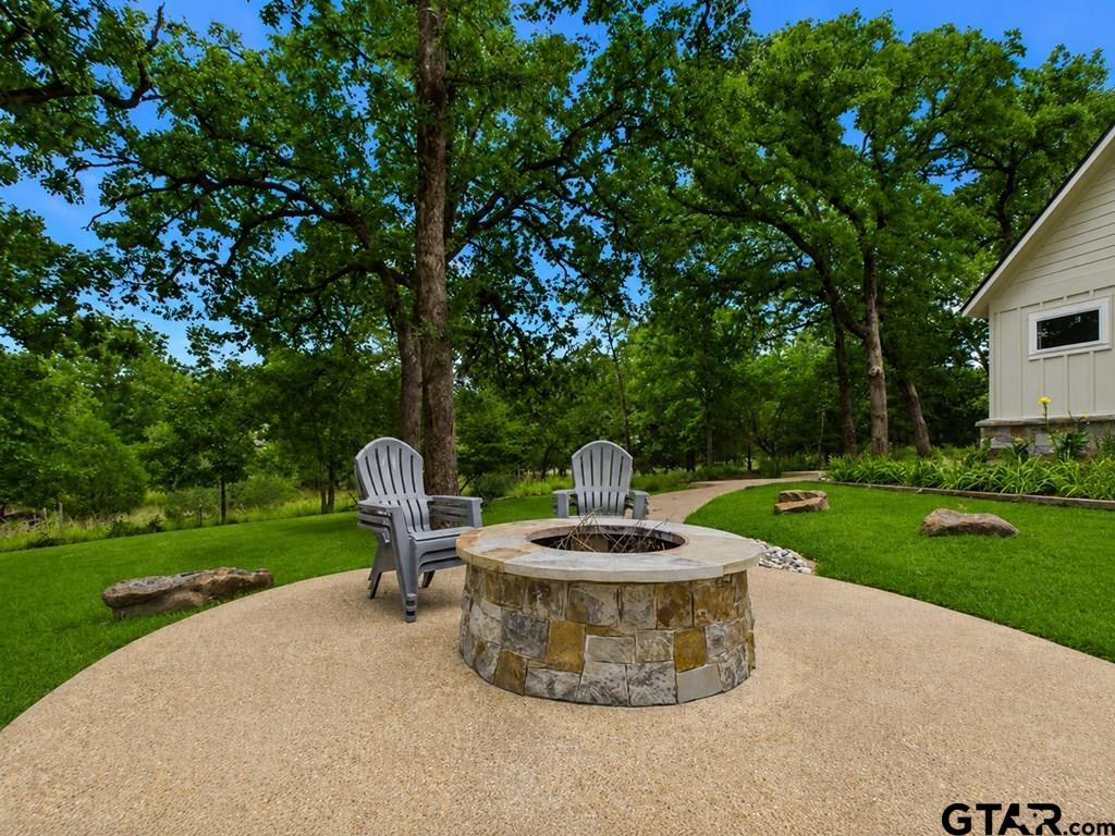 8307 Charlya Dr Property Photo 5
