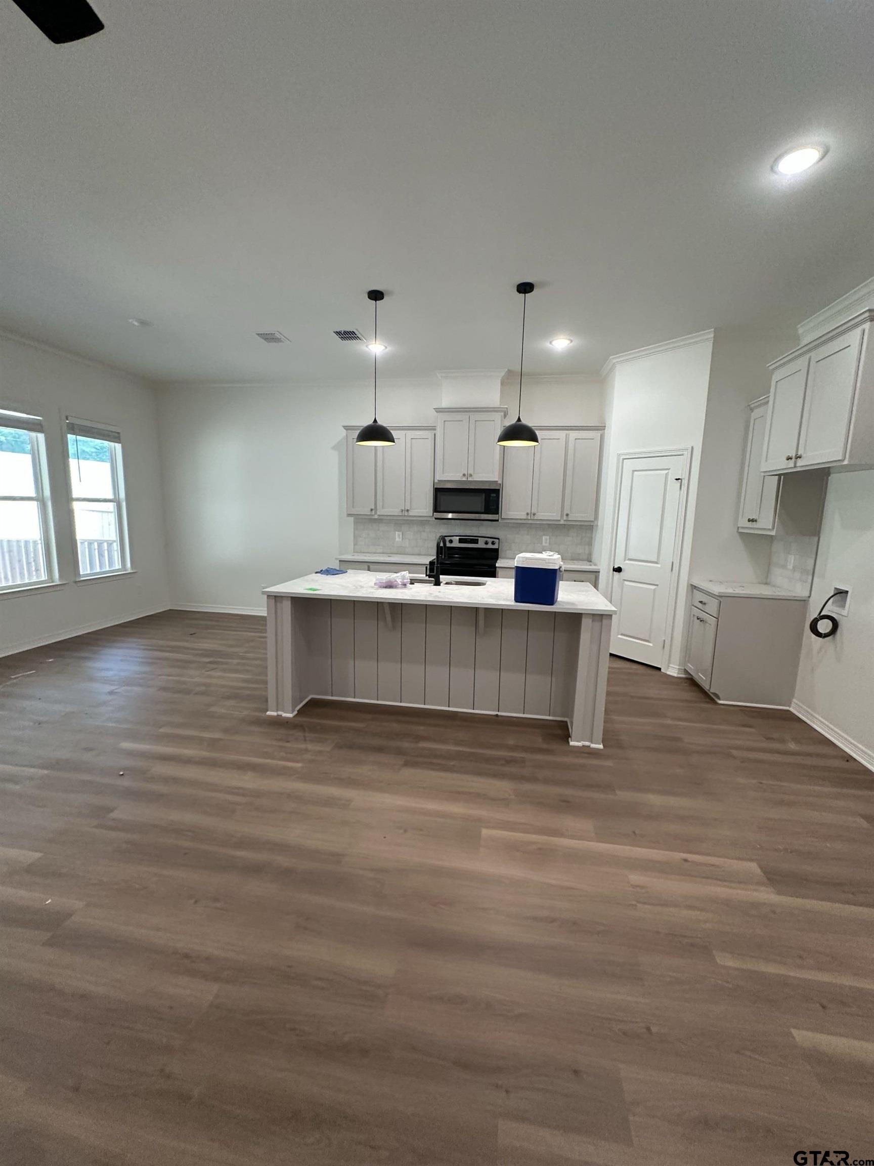 7929 Greenhill Drive Property Photo 4