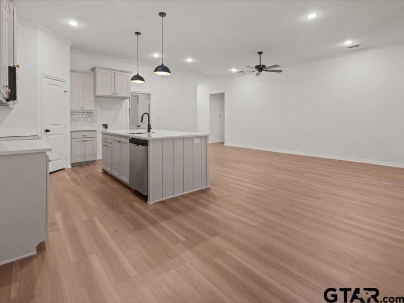 7929 Greenhill Drive Property Photo 16
