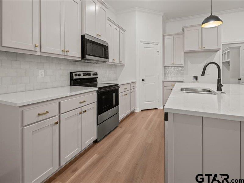7929 Greenhill Drive Property Photo 17