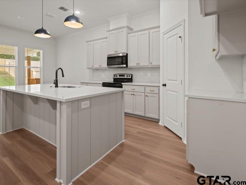 7929 Greenhill Drive Property Photo 18