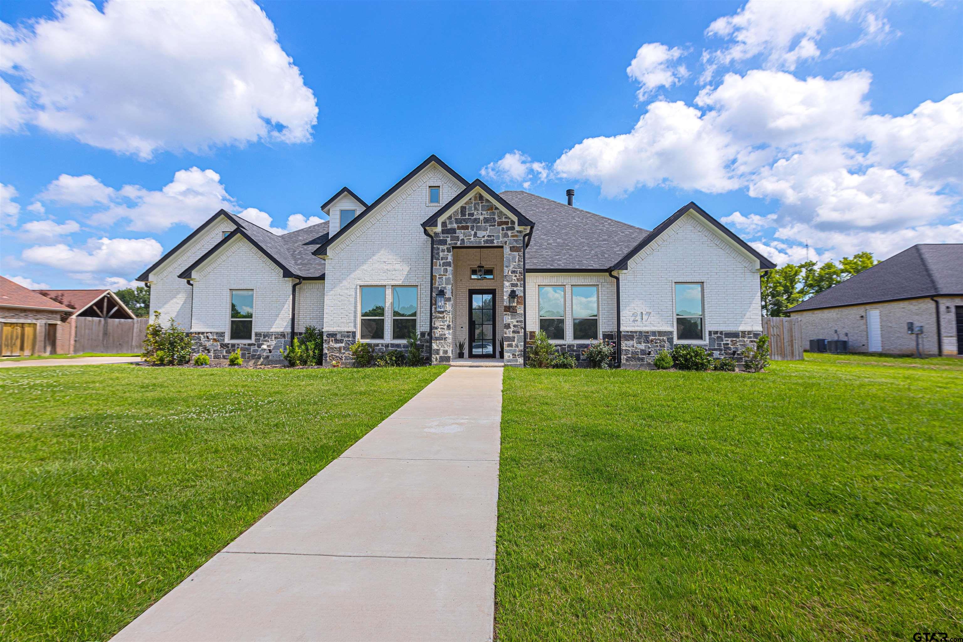 217 Devonshire Property Photo 1