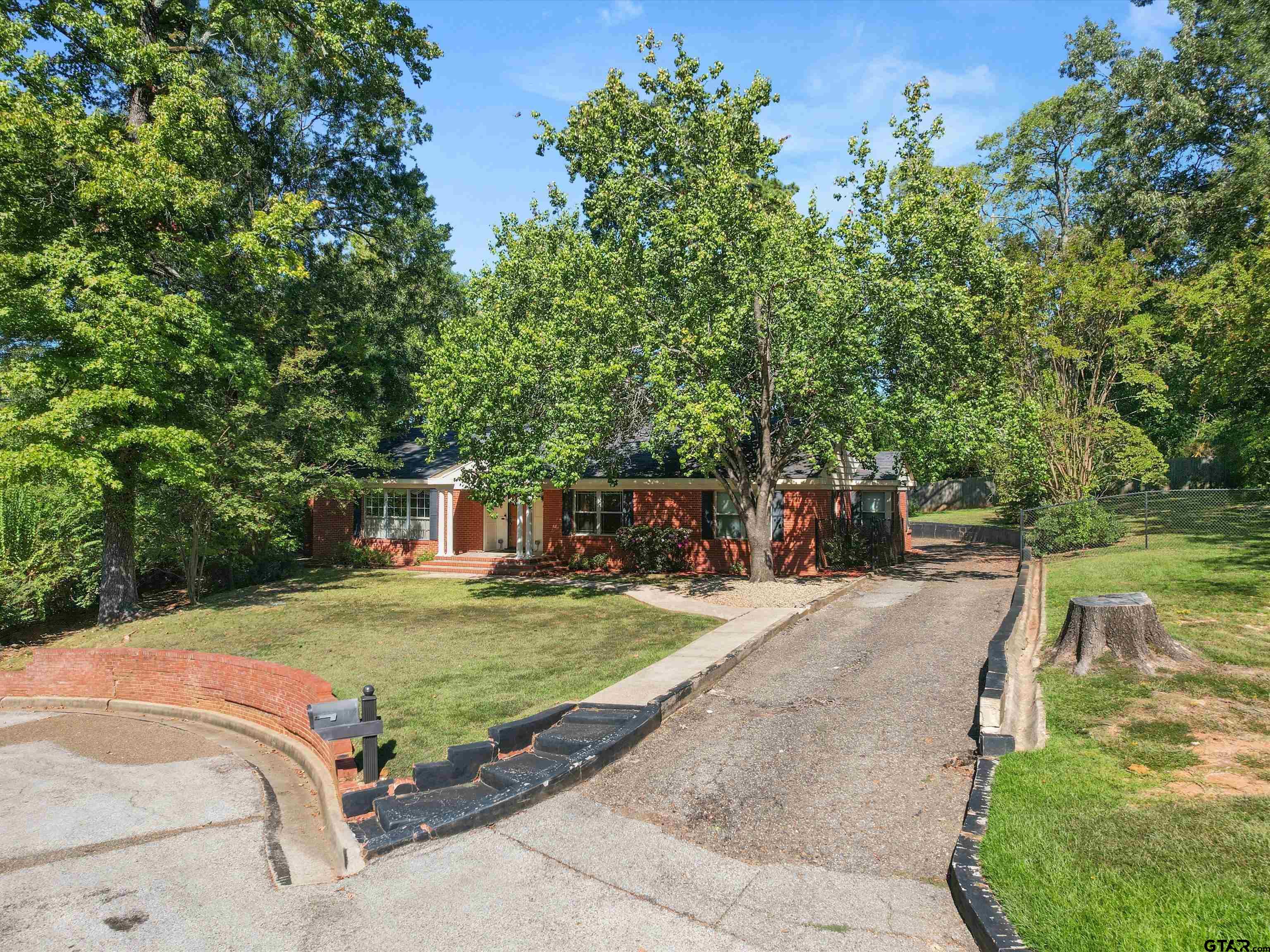 6 Lindsey Ln Property Photo 1
