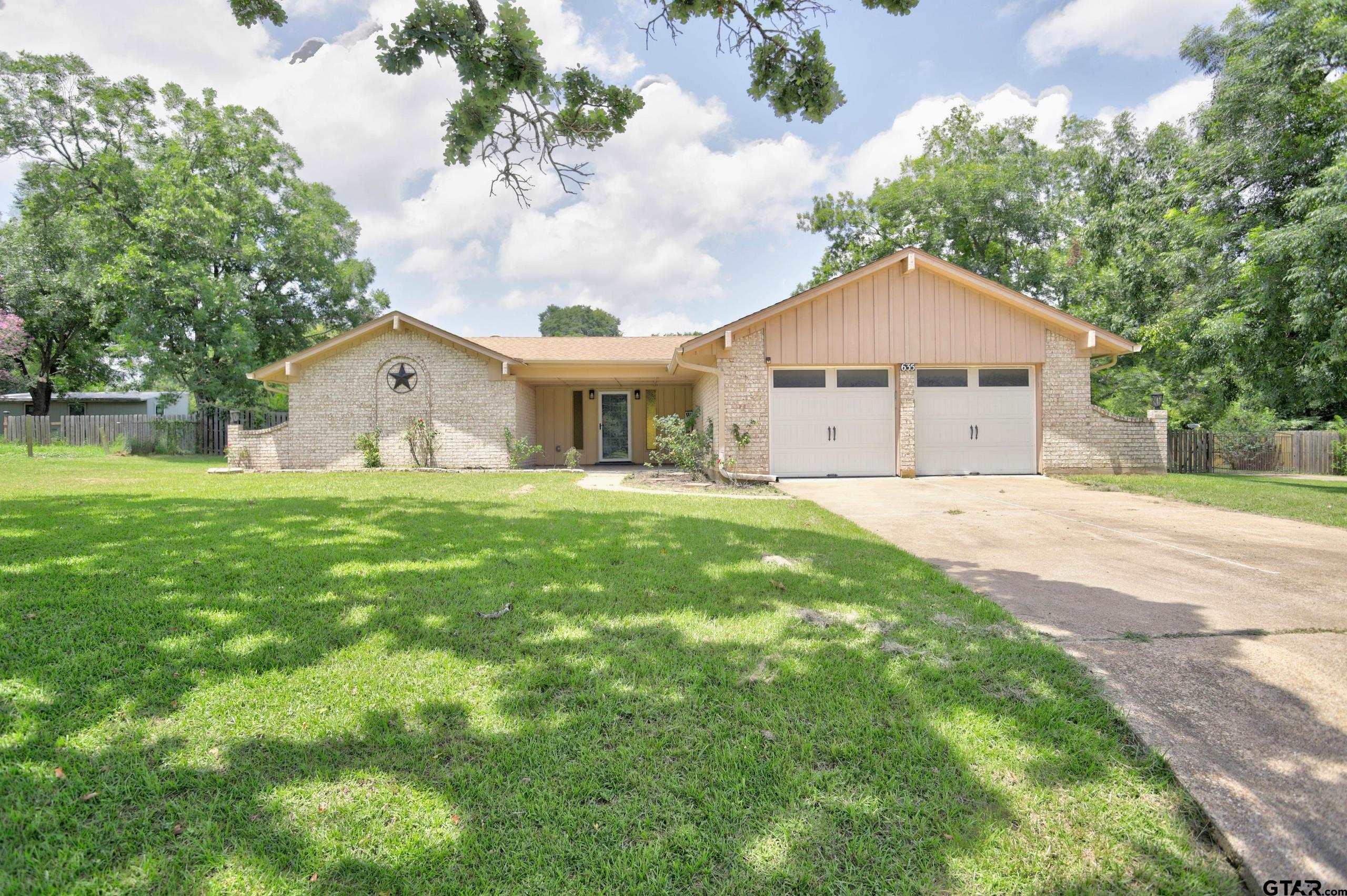 635 W Church Street Property Photo 1