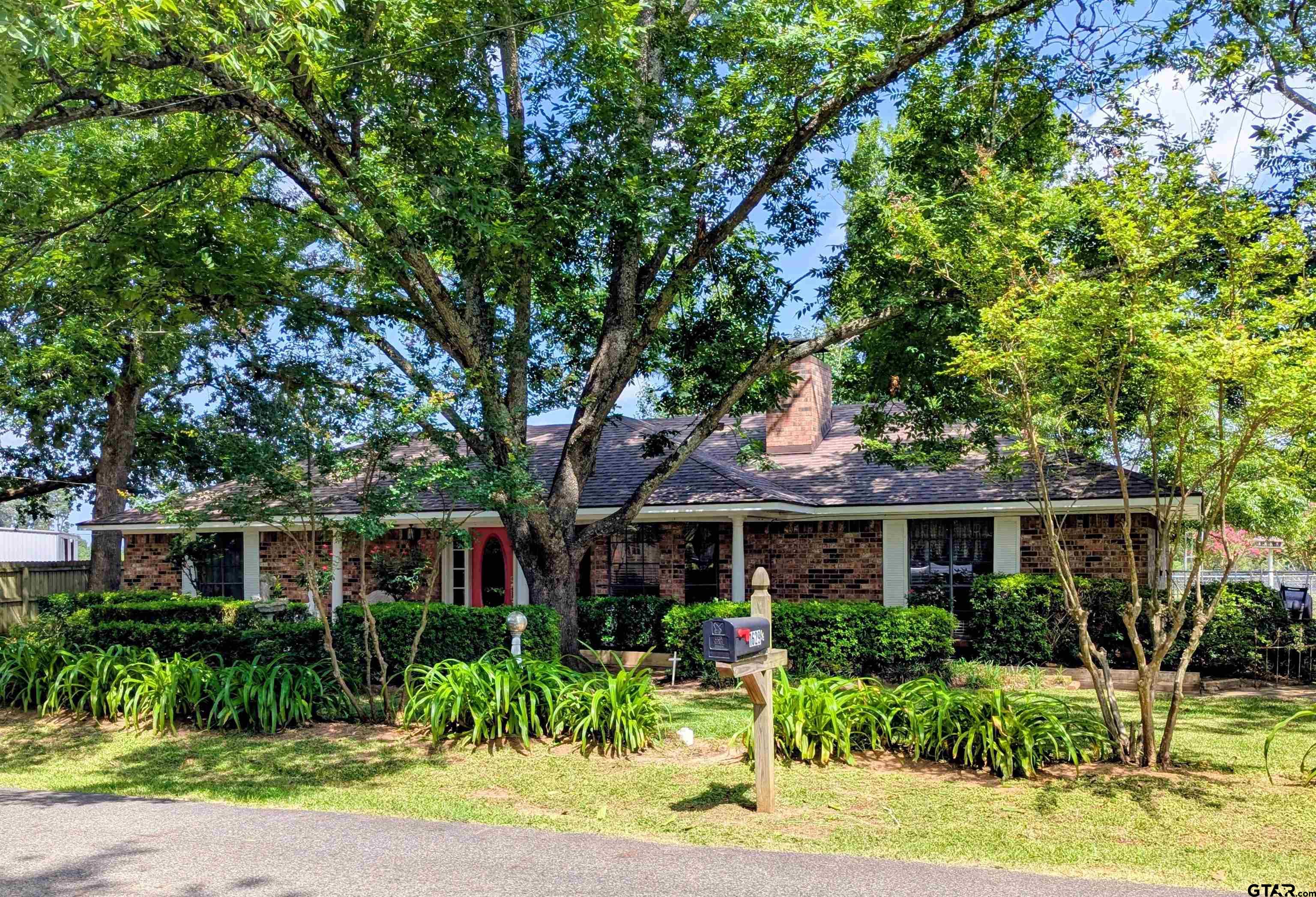 1629* 1/2 Quevado Property Photo 1
