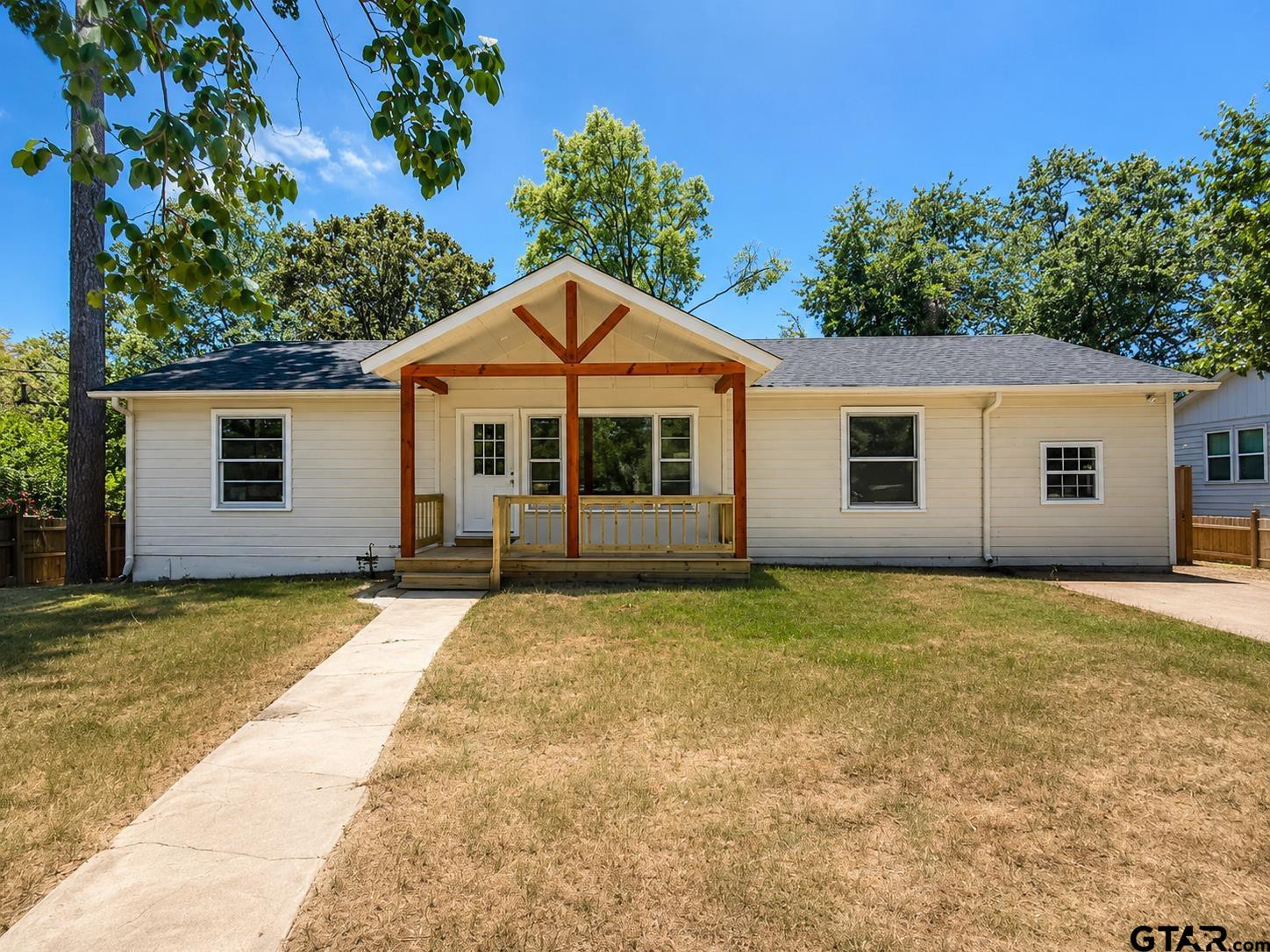 2822 W Front Property Photo 1