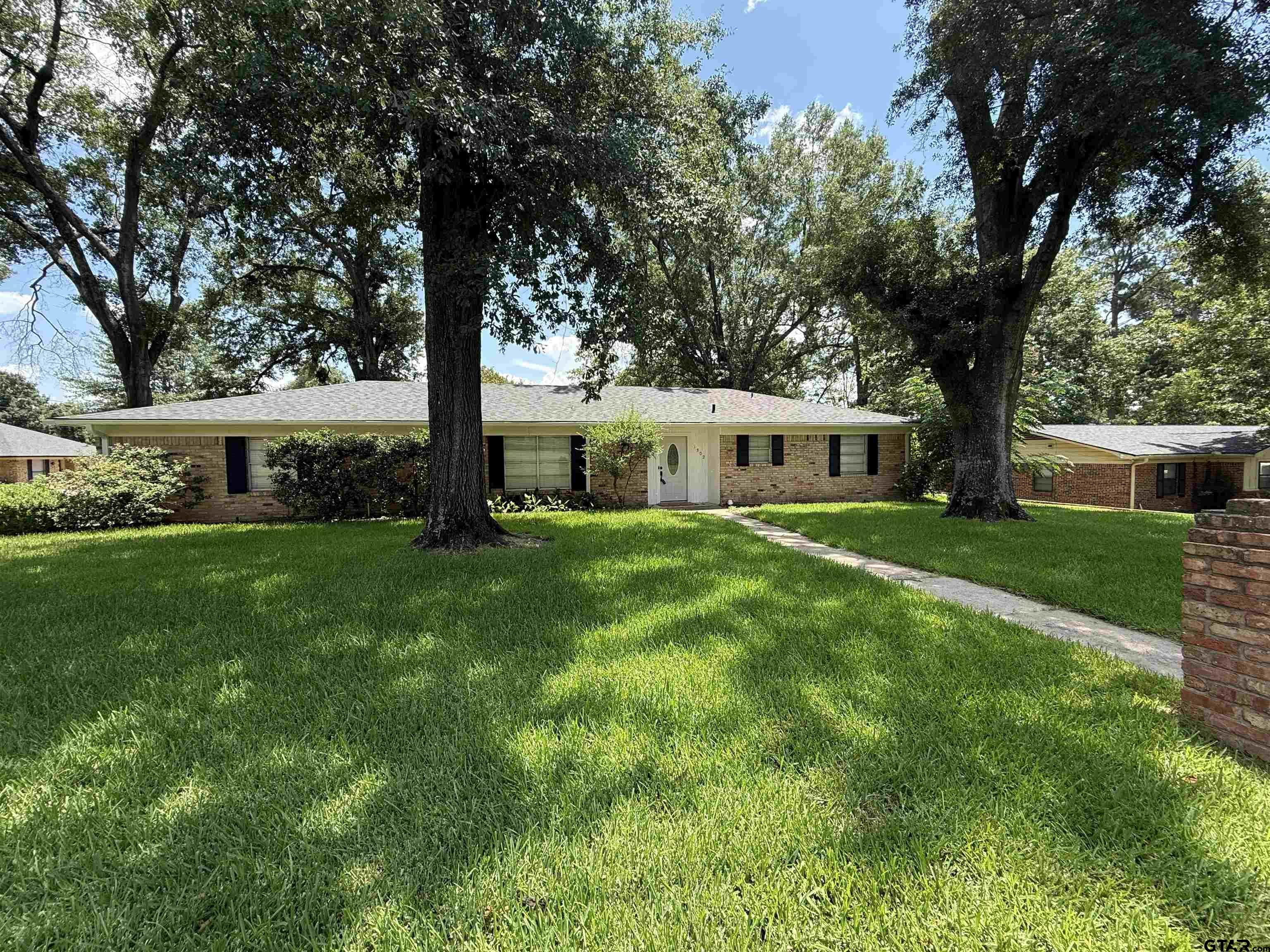 1302 Woodland Hills Dr. Property Photo 1