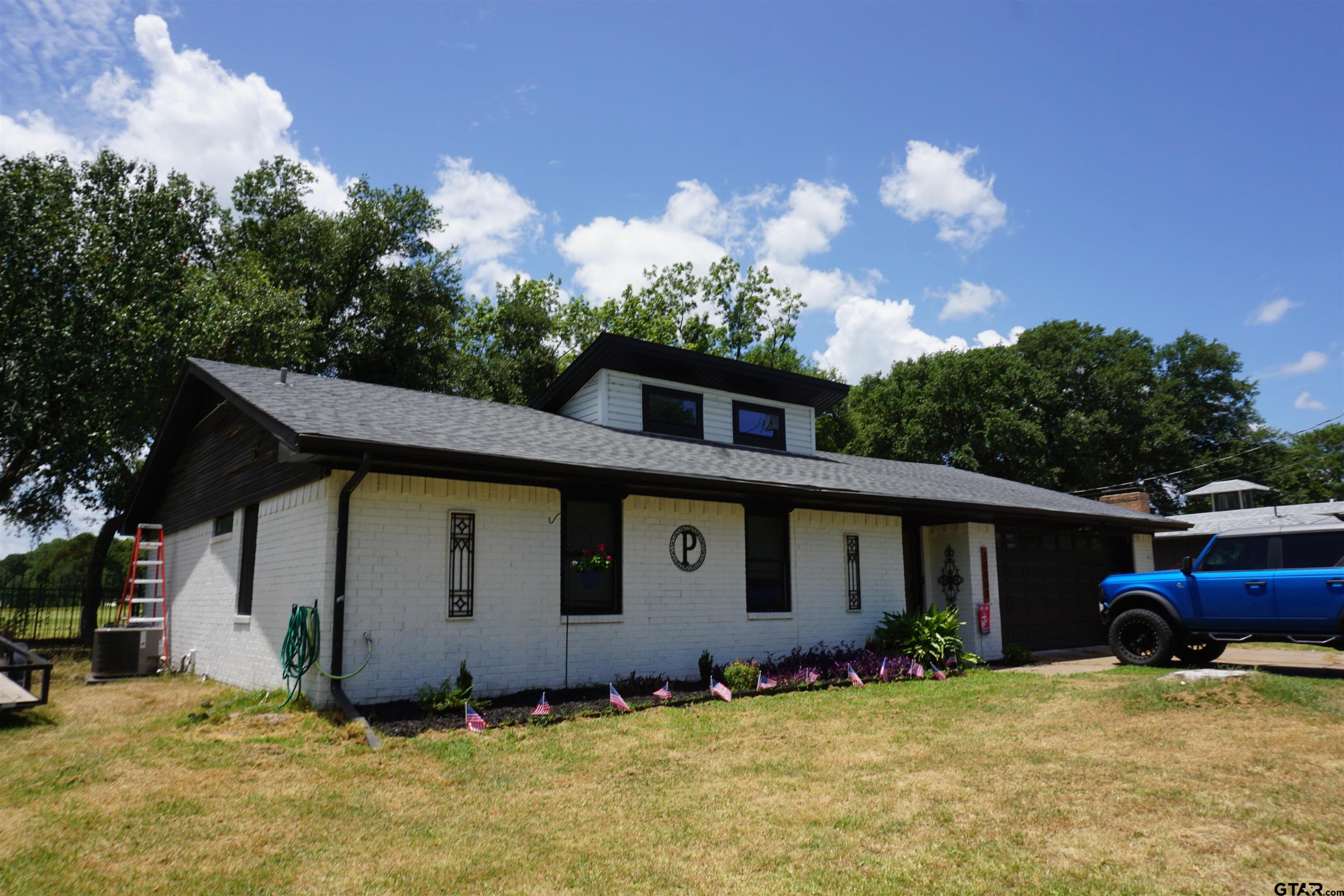 10808 Jeanell Dr Property Photo 1