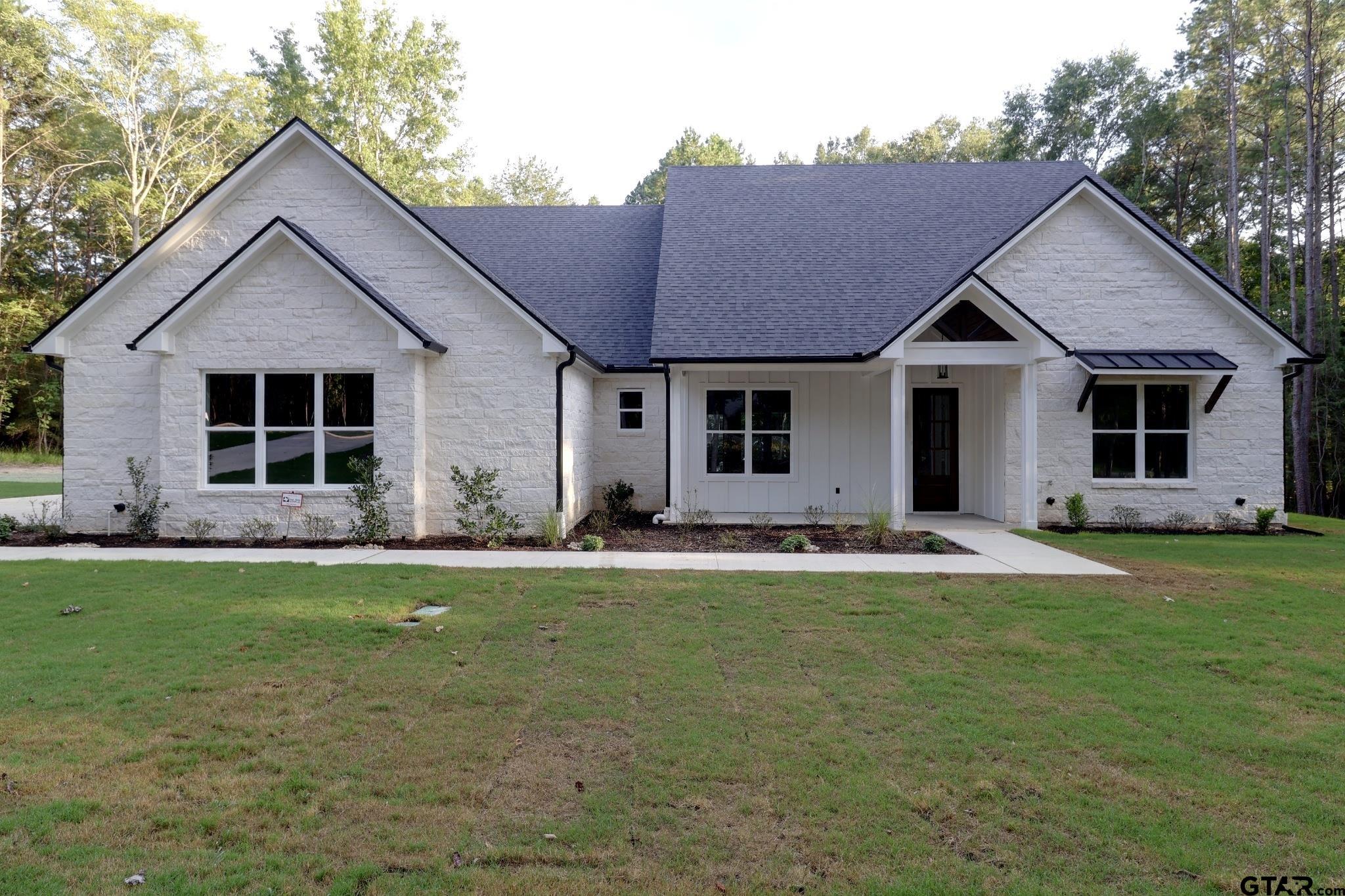 15337 Lakeside Dr Property Photo 1