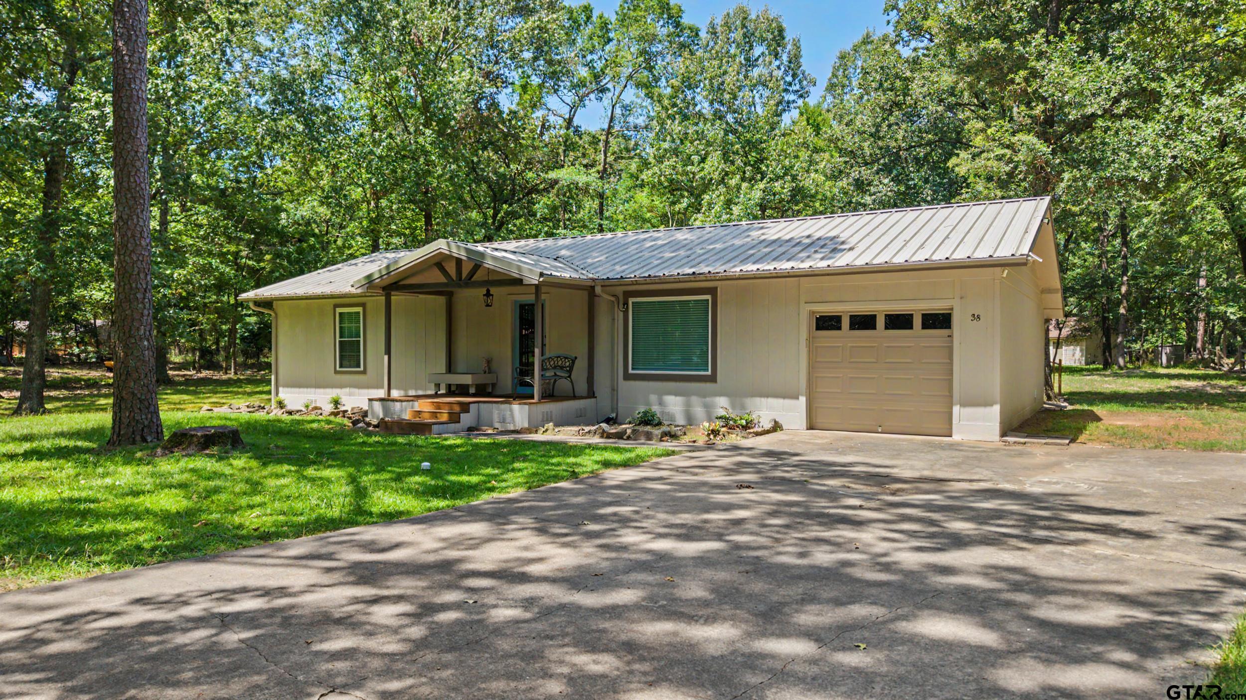 38 Twisted Trail Property Photo 1