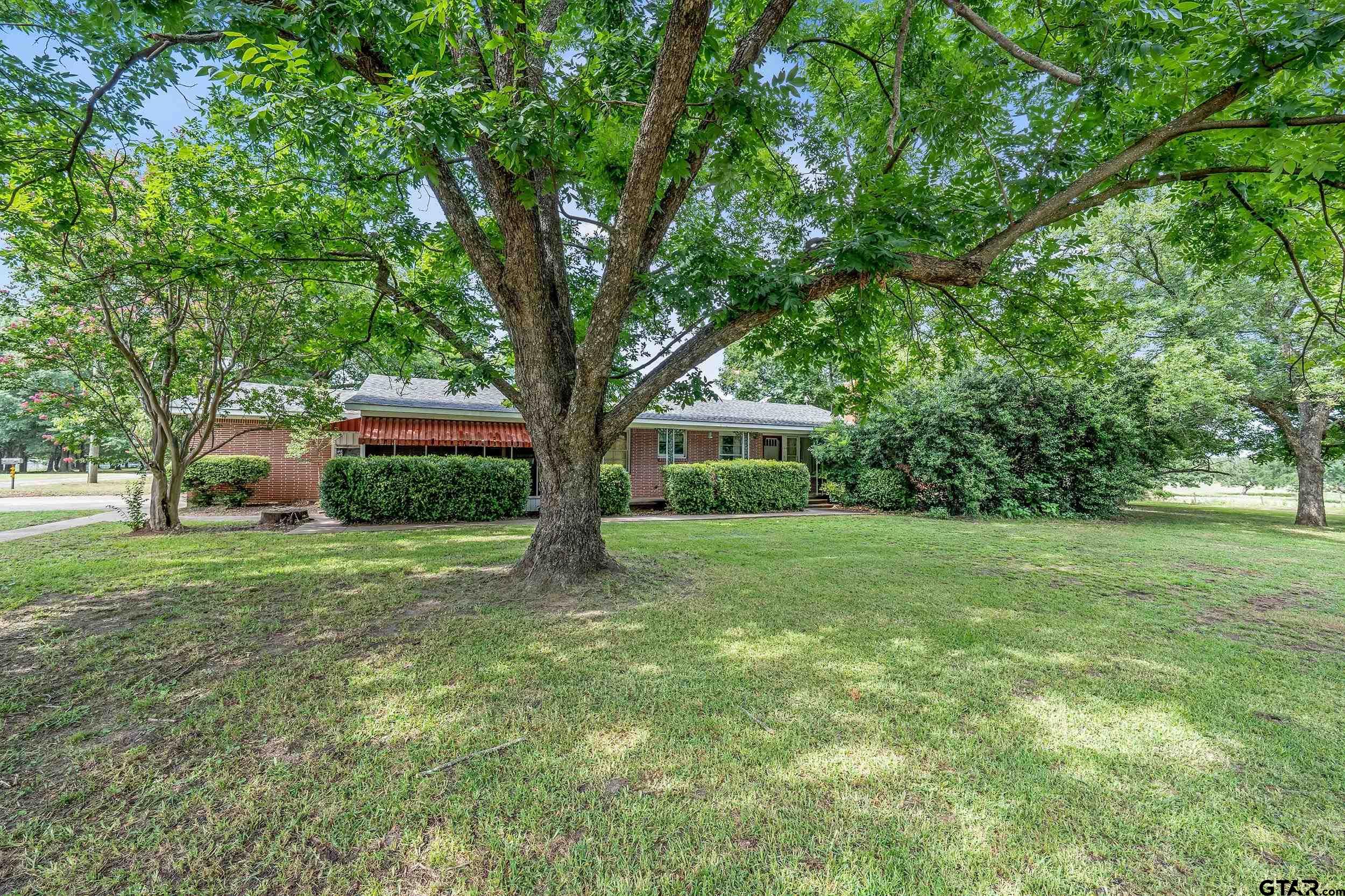599 E Holley Property Photo 1