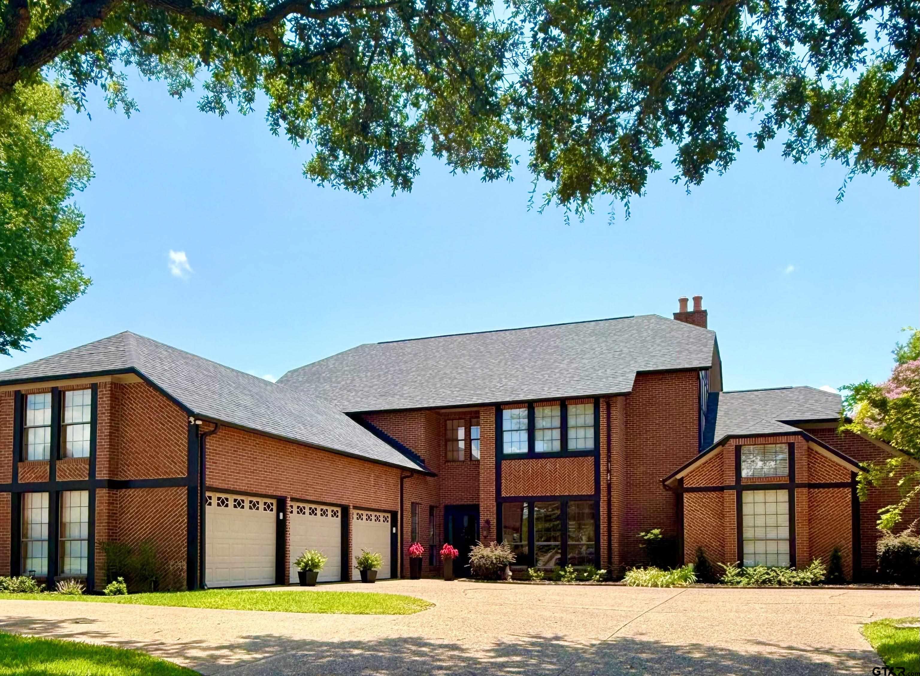 6500 Hollytree Circle Property Photo 1
