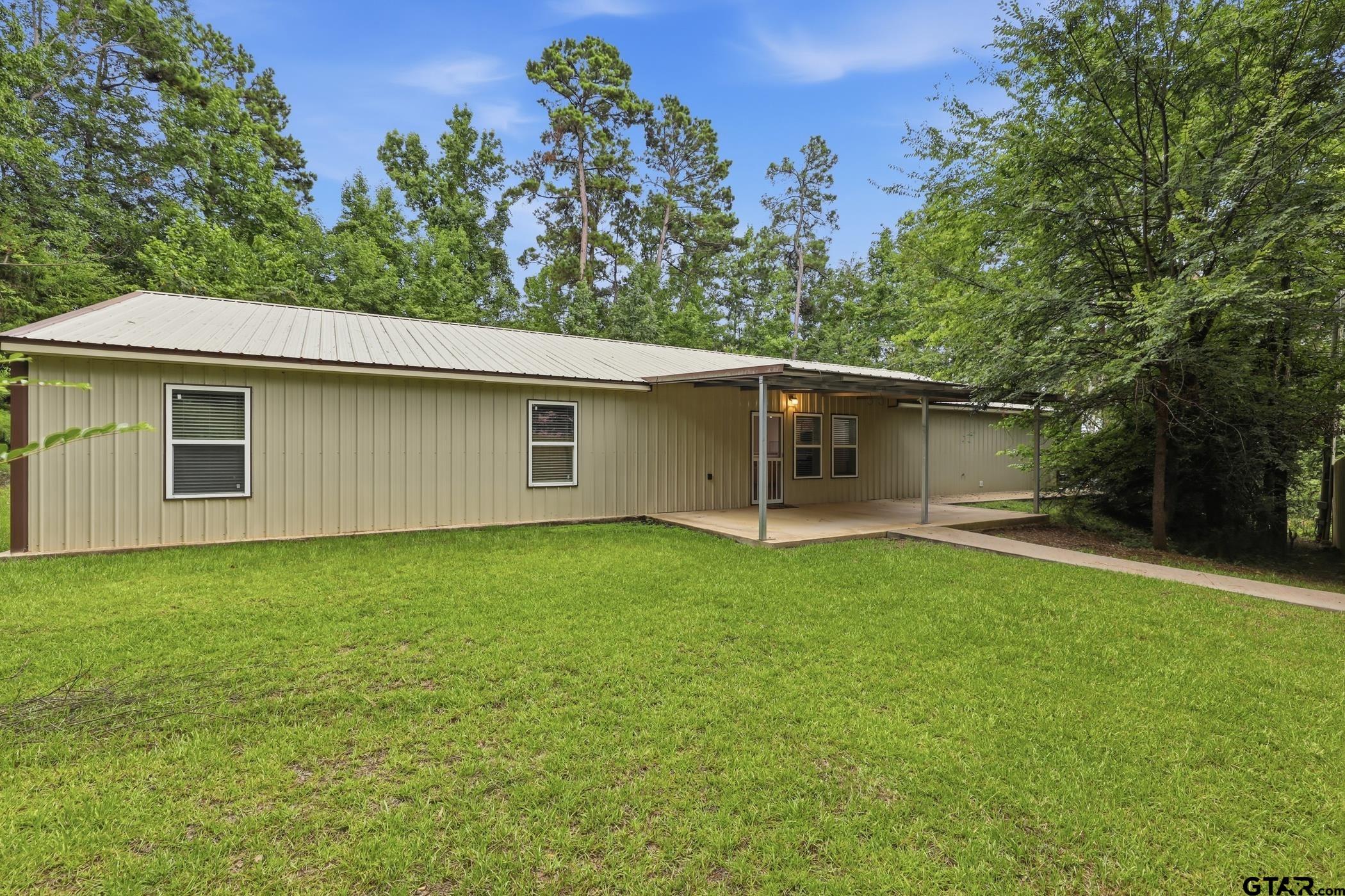 172 Park Dr Property Photo 1