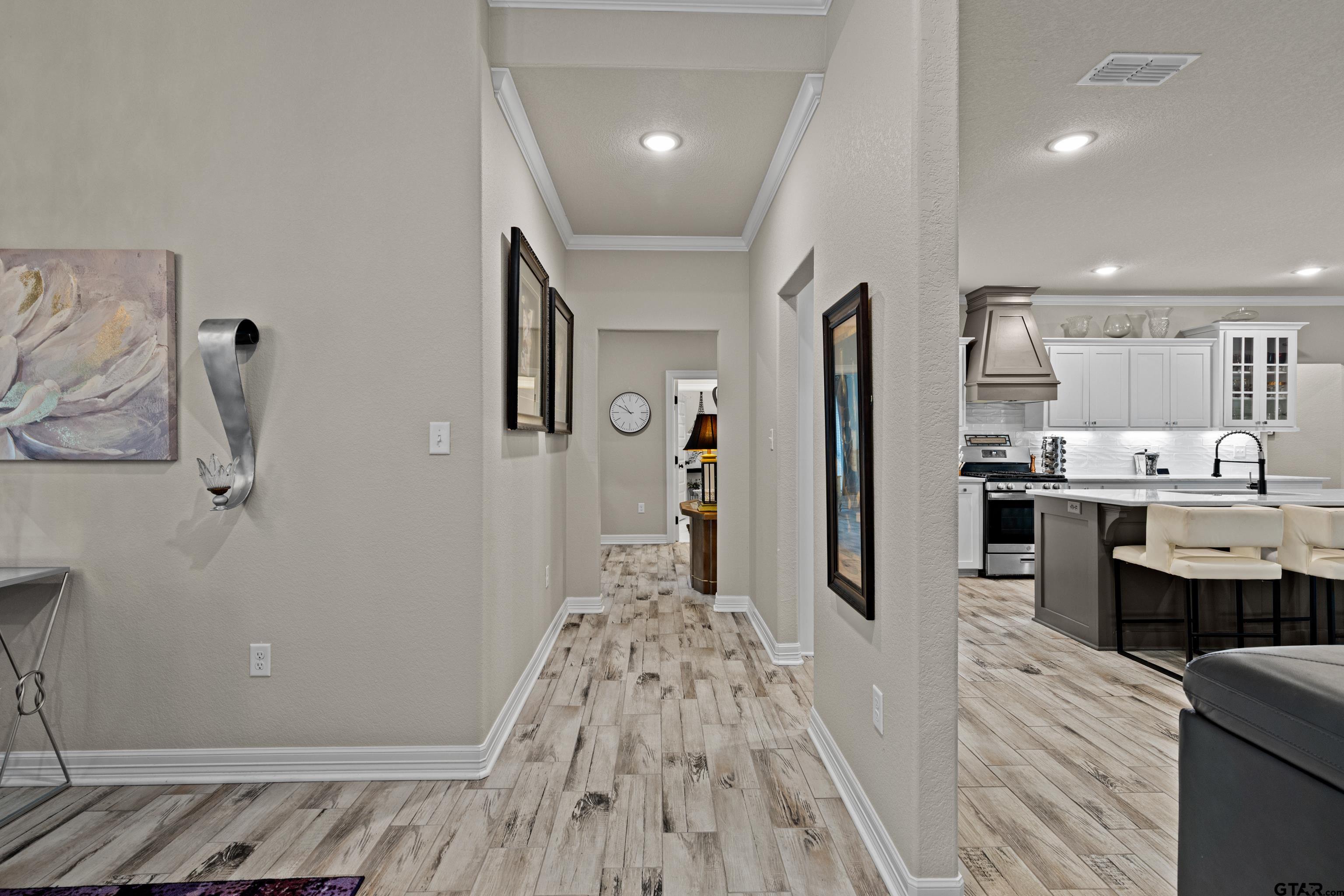 168 Stonegate Property Photo 6