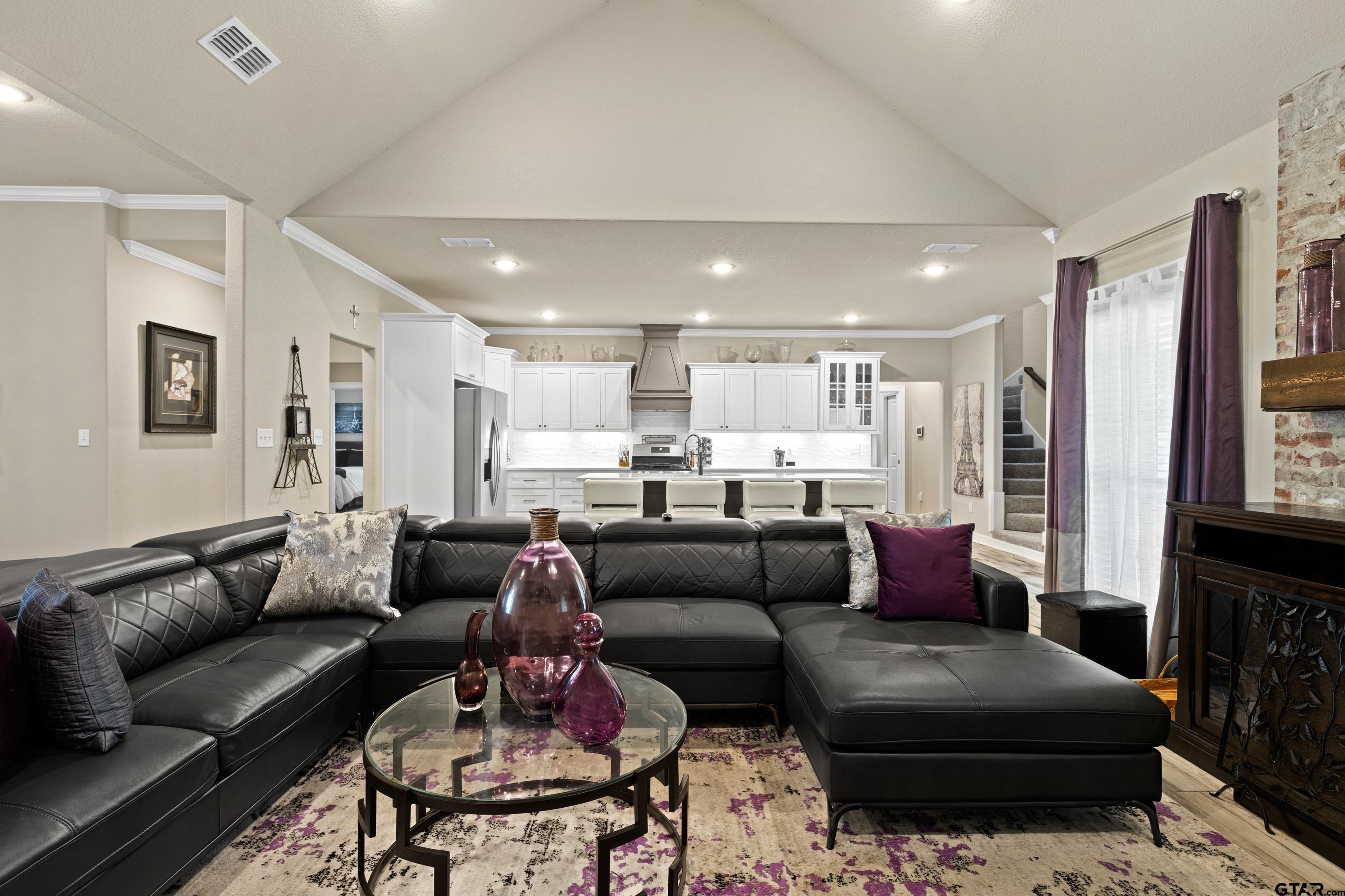 168 Stonegate Property Photo 8
