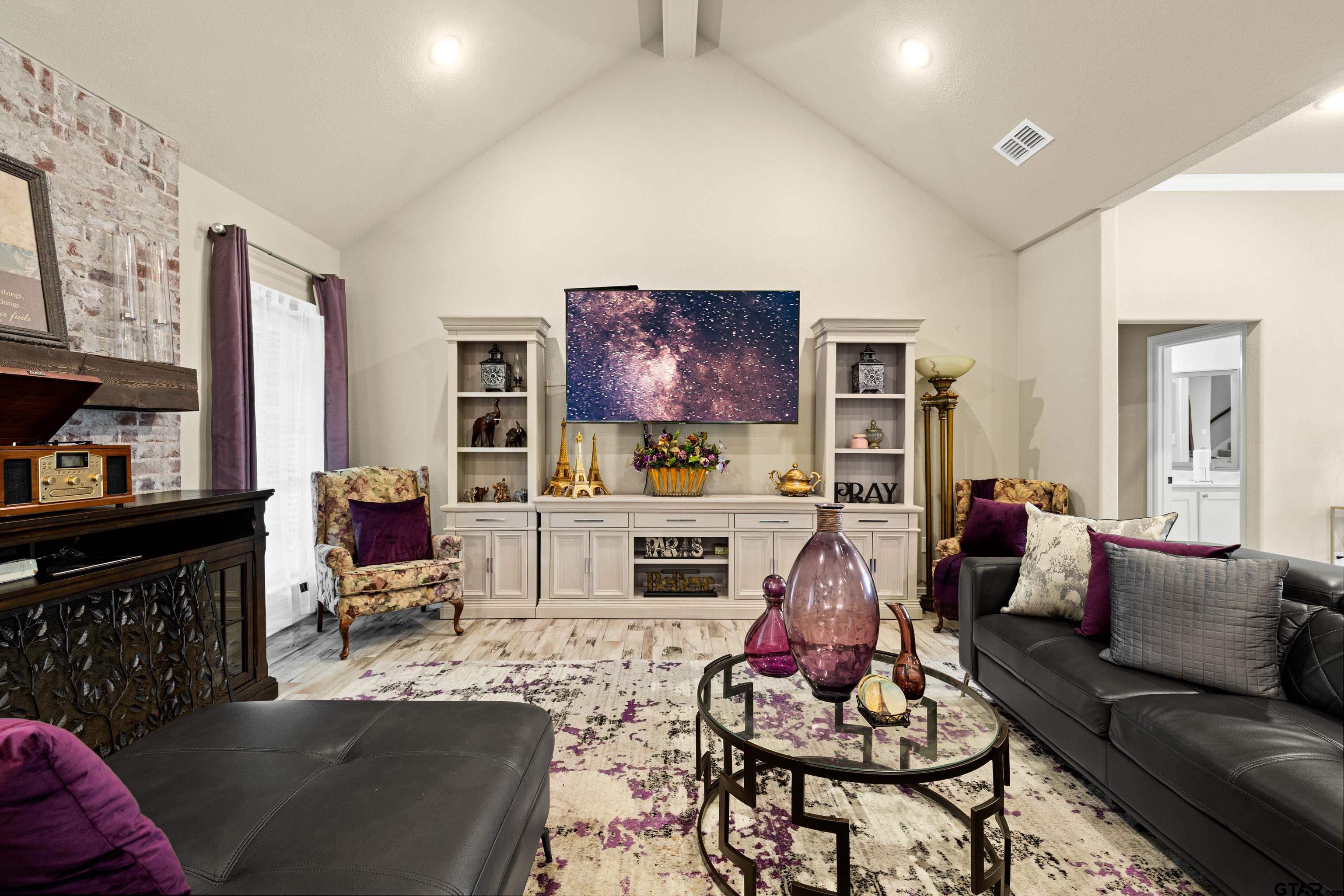 168 Stonegate Property Photo 10