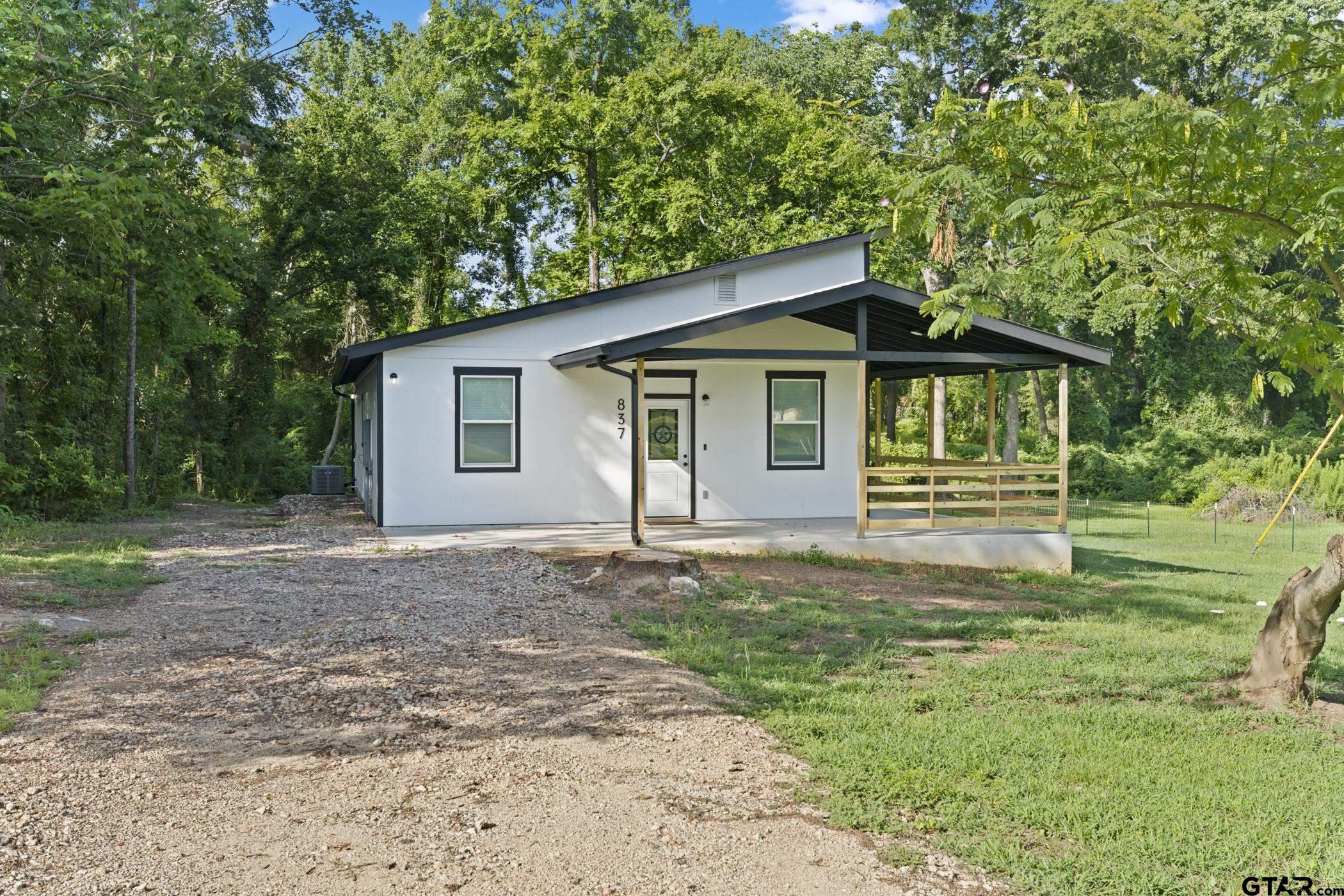 837 Red Bud Circle Property Photo 1