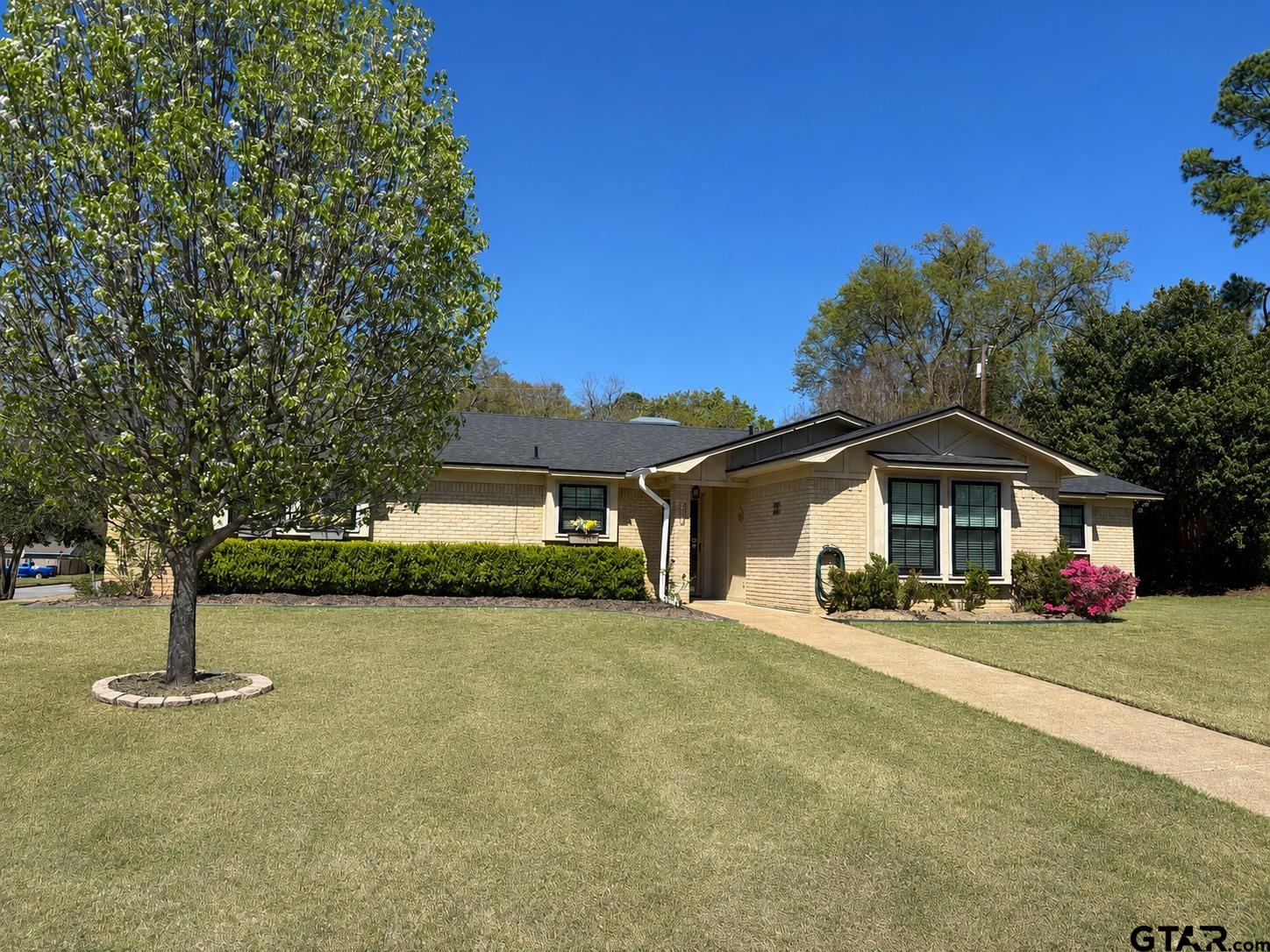 700 David Dr Property Photo 1