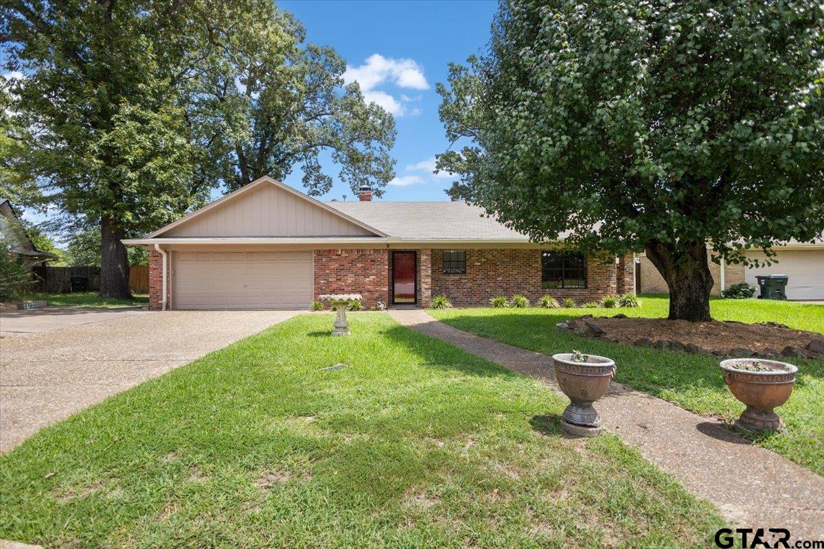1100 Foxglove Lane Property Photo 1