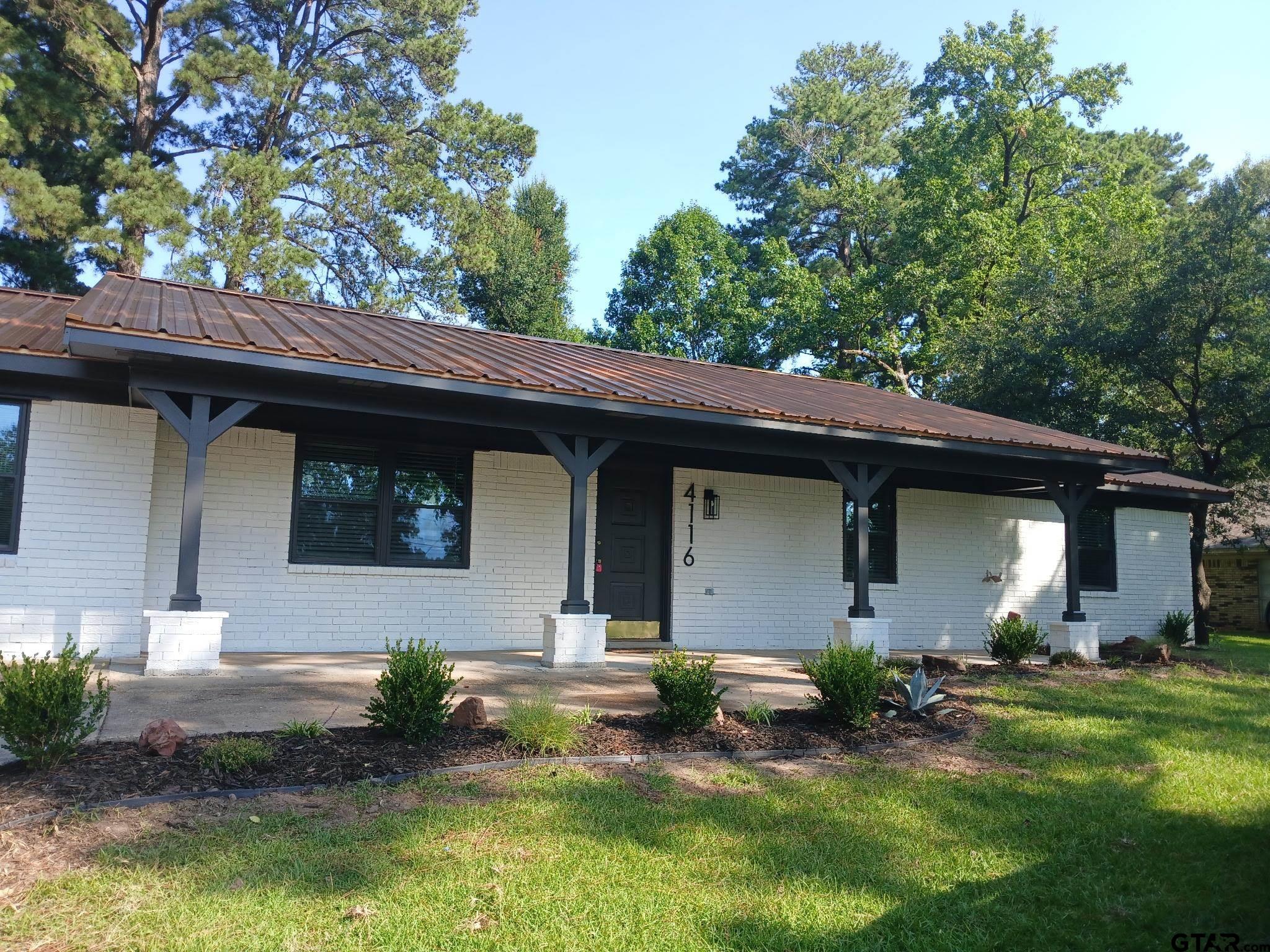 4116 Lakeshore Property Photo 1