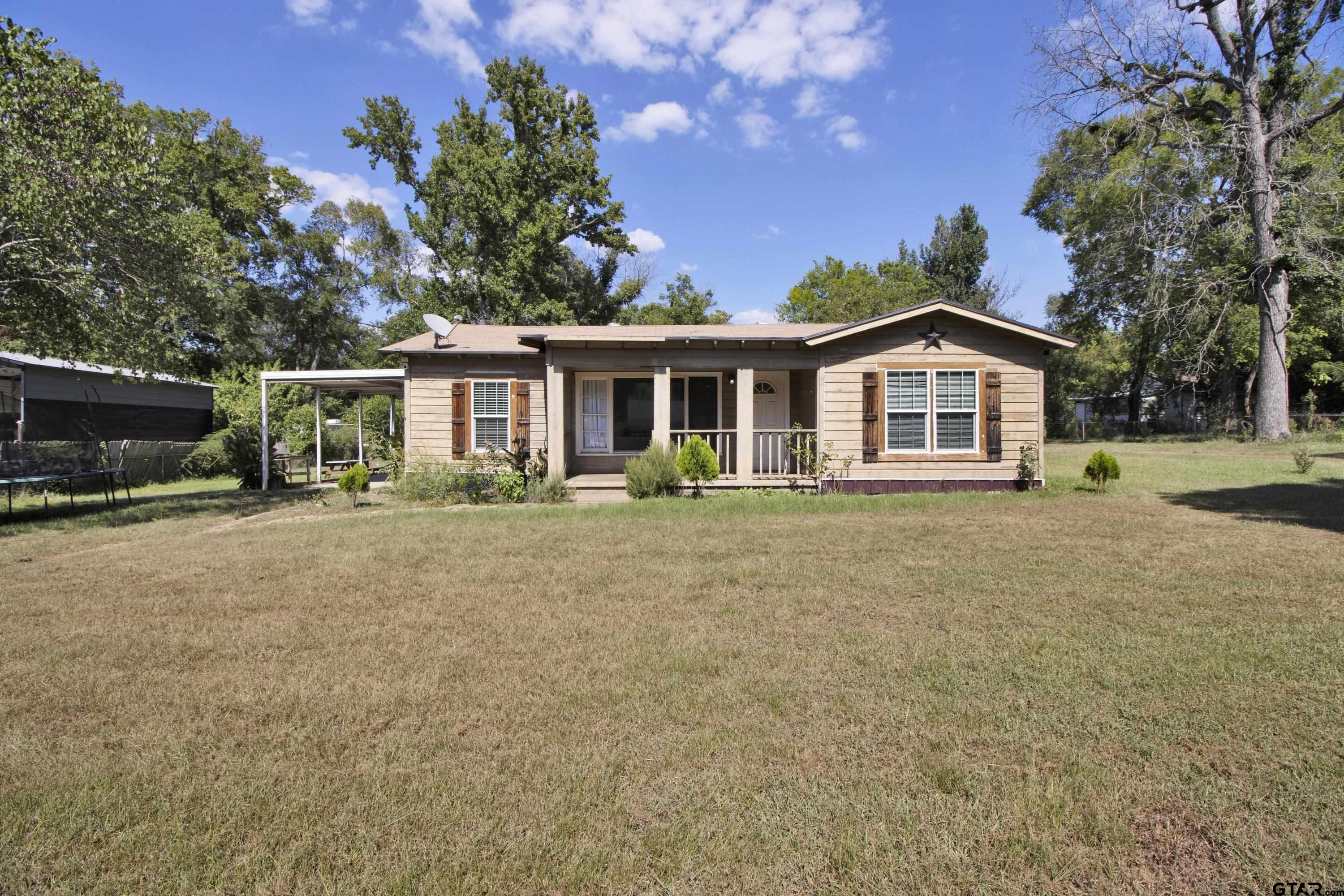 1003 Premier Property Photo 1