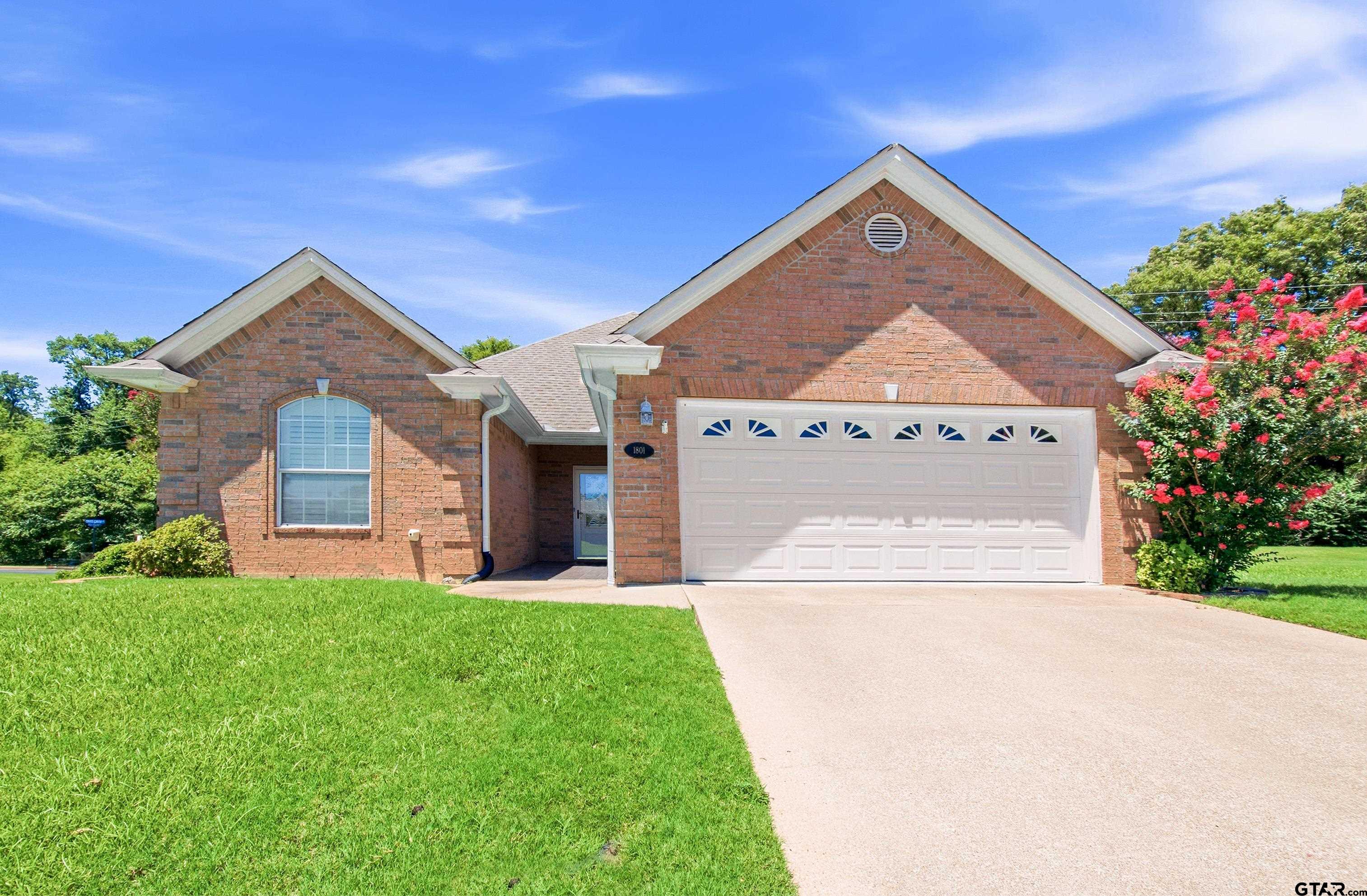 1801 Hollylake Cir Property Photo 1