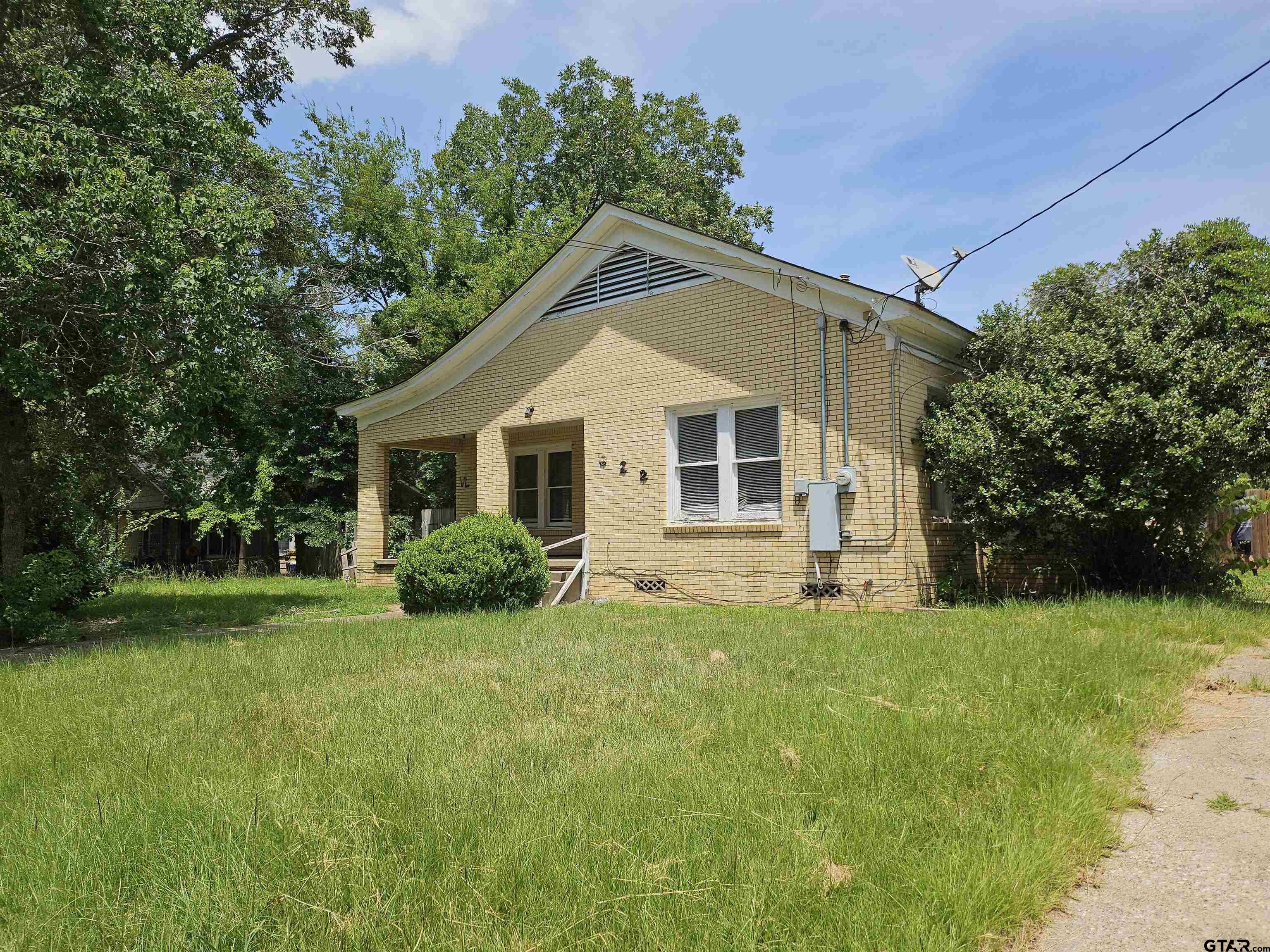 322 S Clayton Property Photo 1