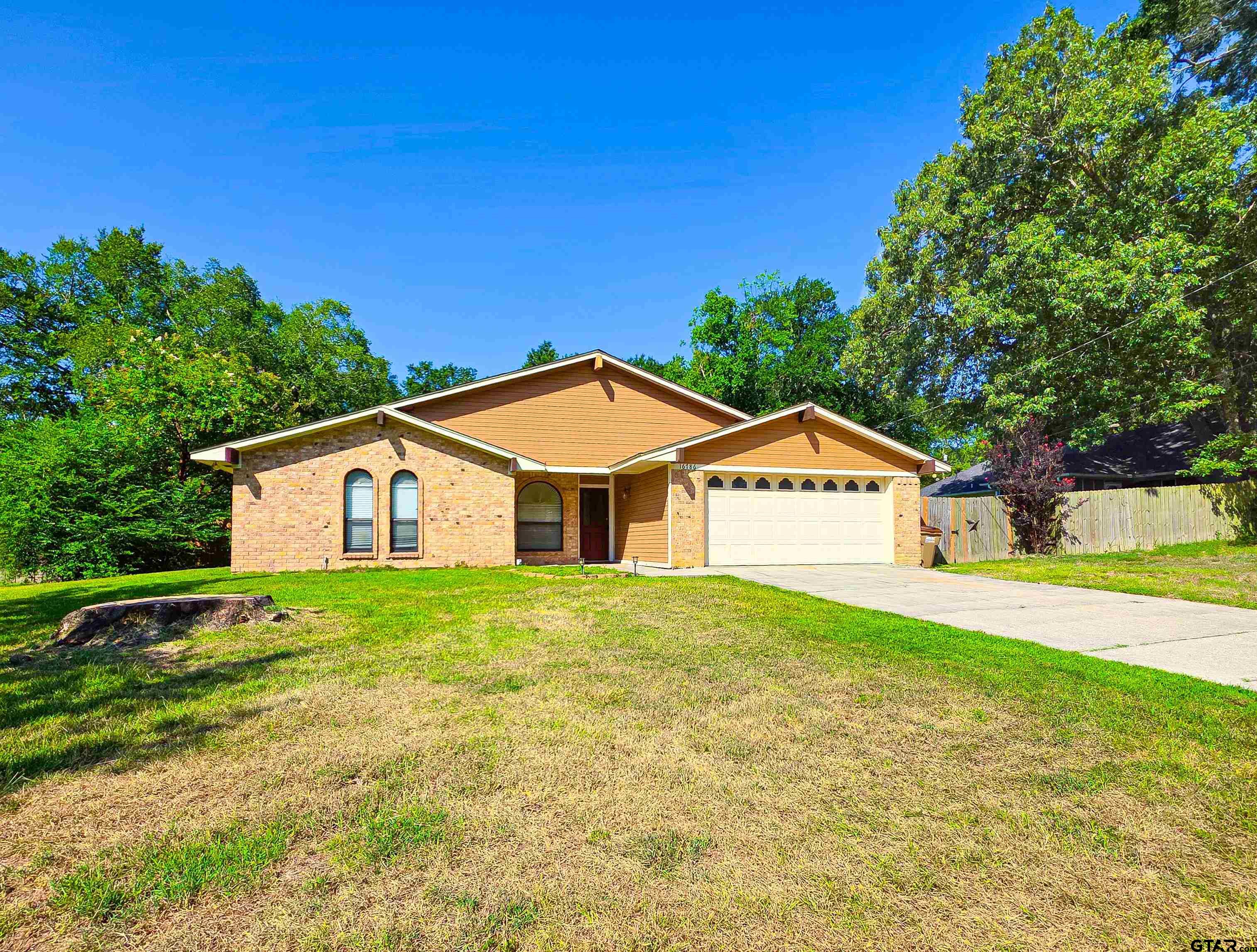 16786 Shadyridge Property Photo 1