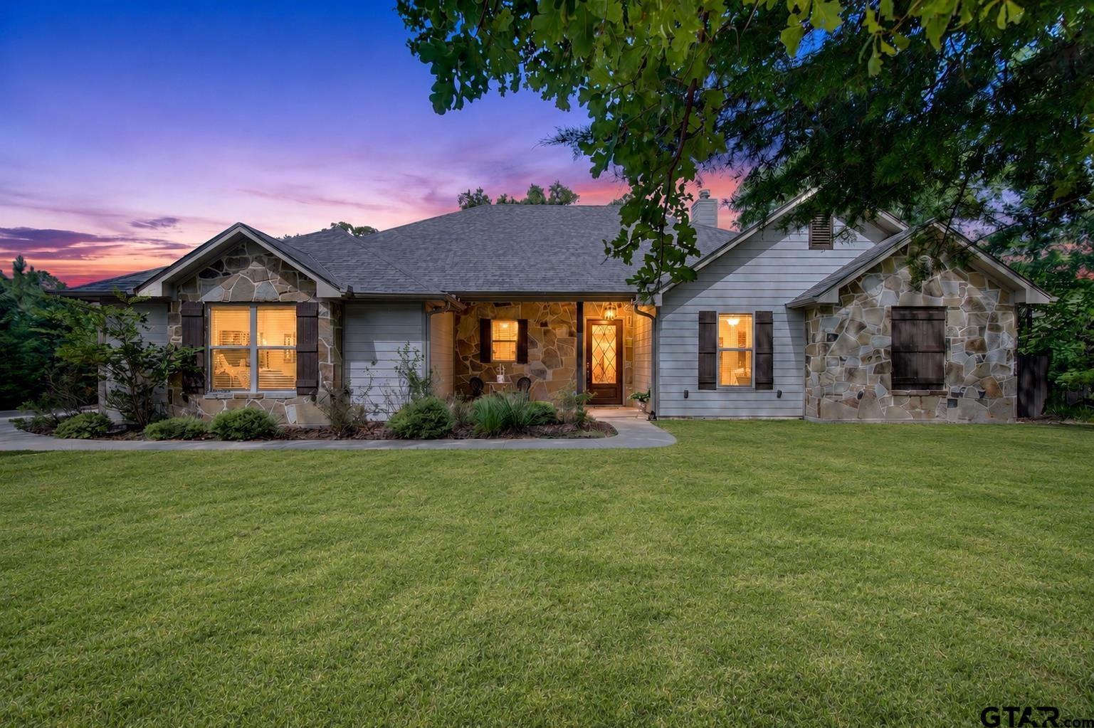 9236 Safari Bluff Property Photo 1