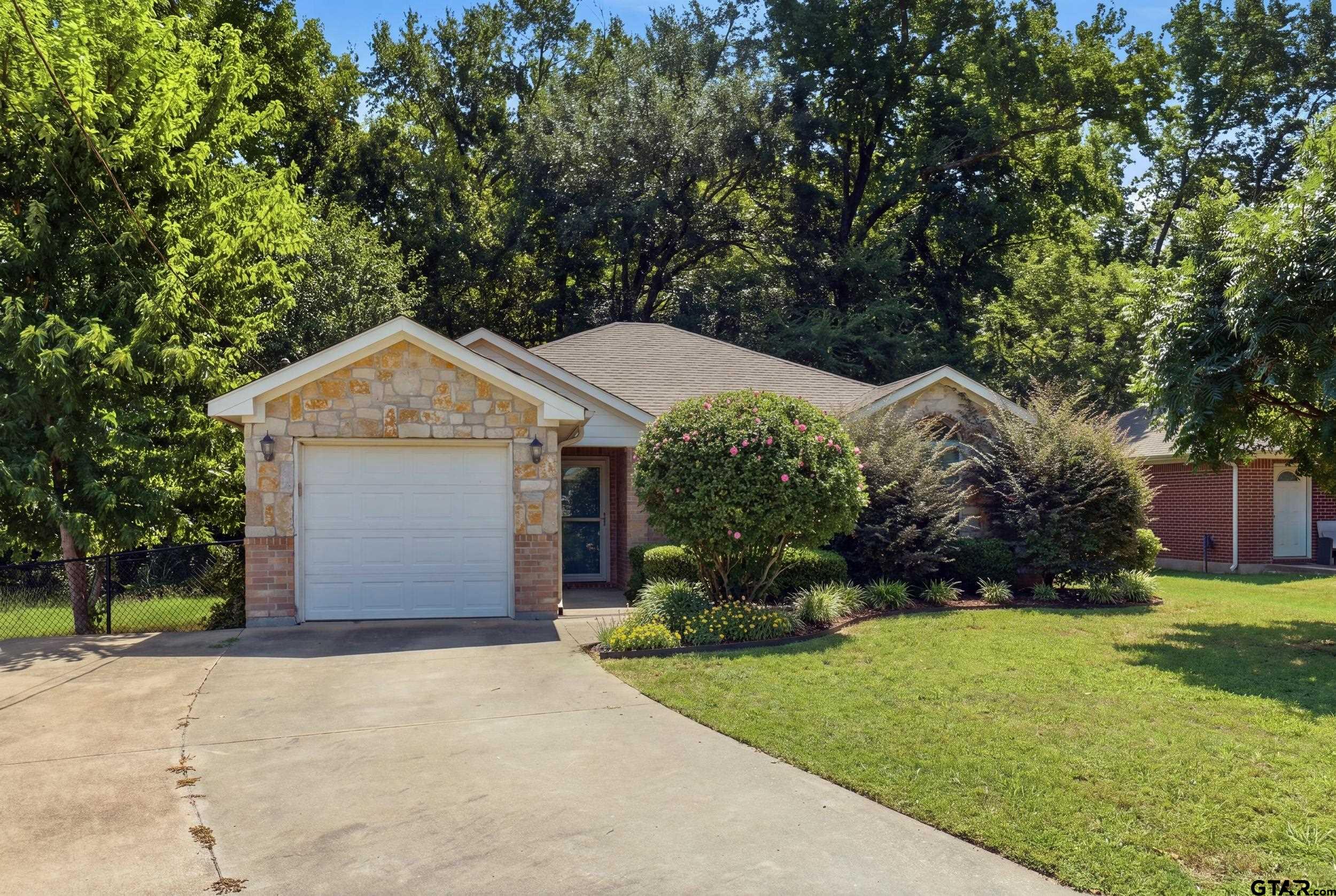 613 Therese Ct. Property Photo 1