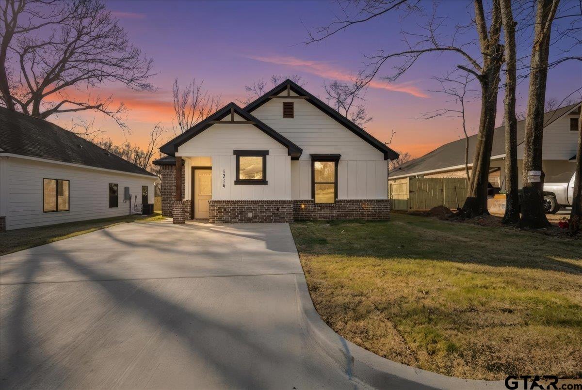 1314 Claude Property Photo 1