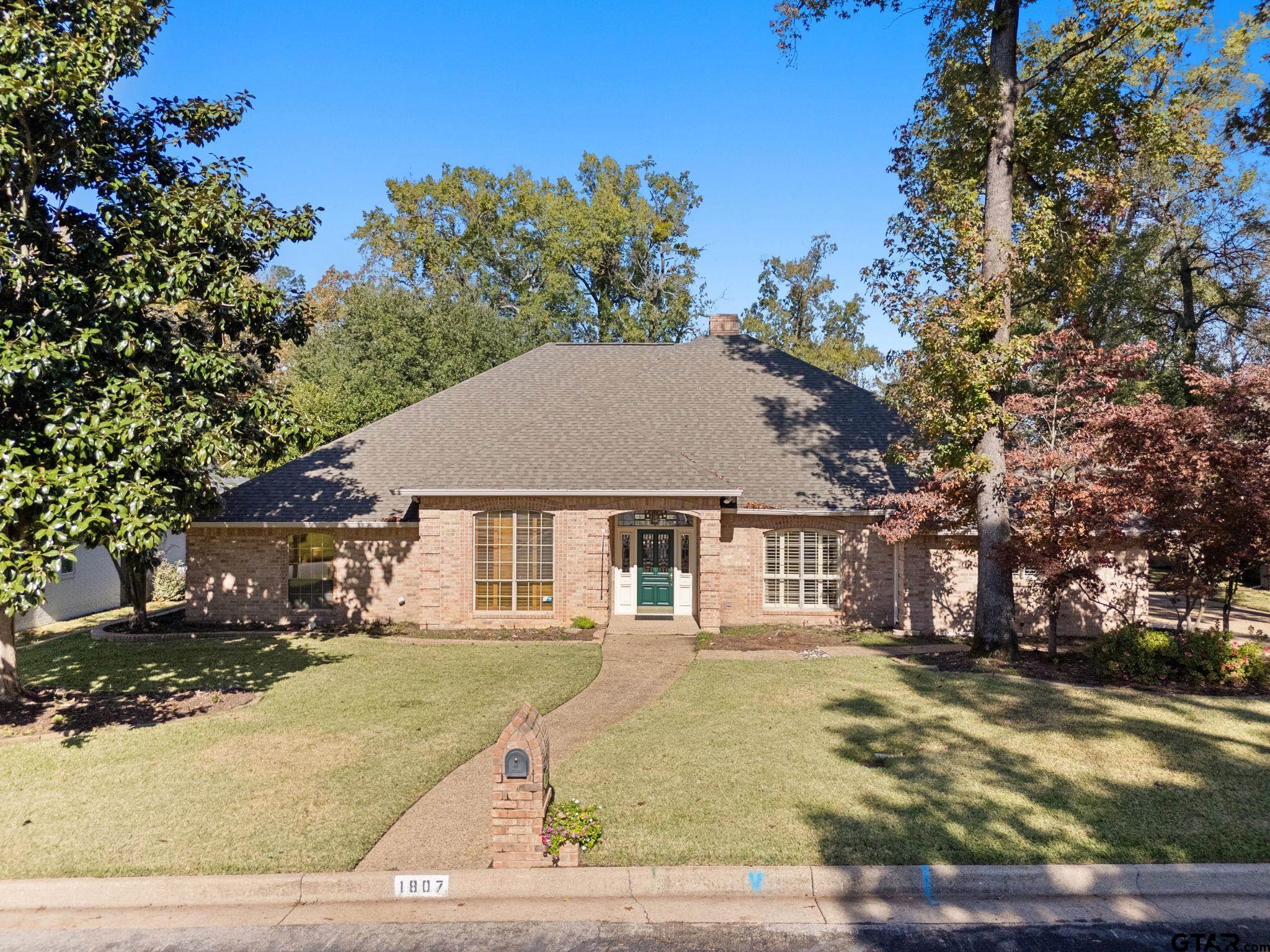 1807 Royal Oak Dr Property Photo 1