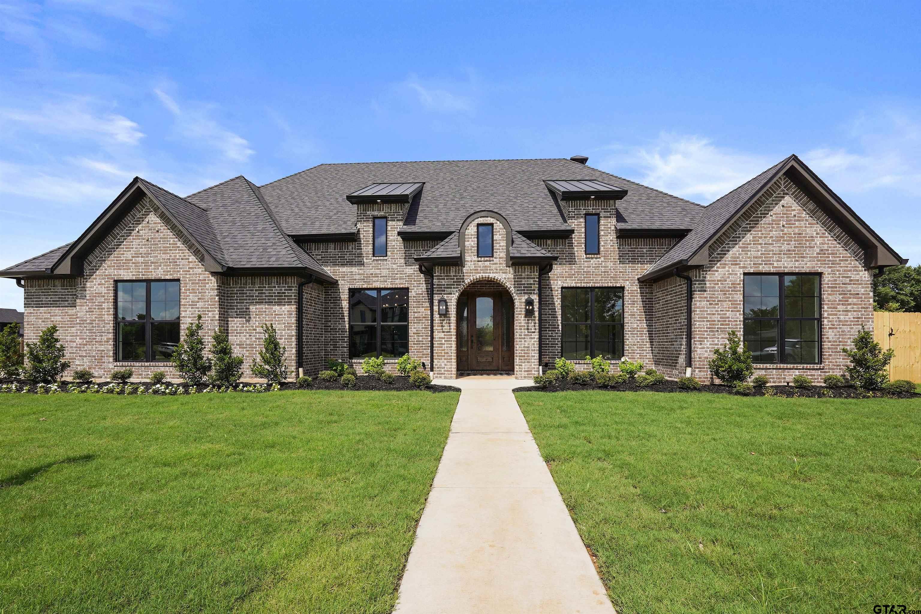 20216 Roebuck Drive Property Photo 1