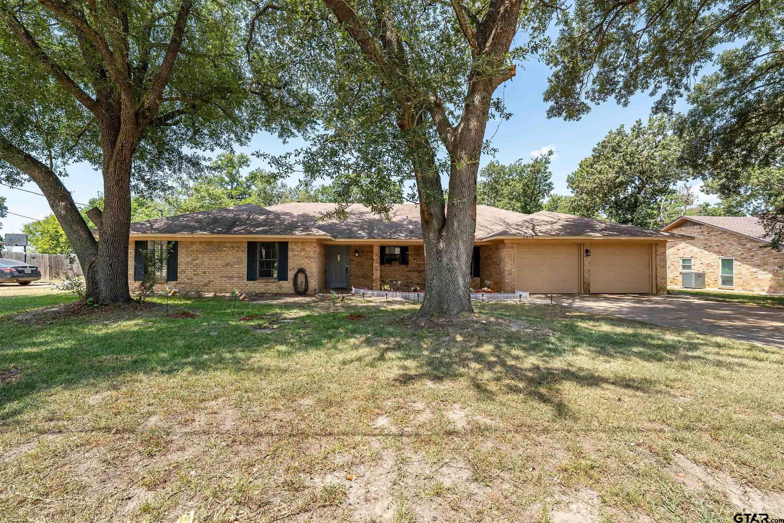 2814 Pineview Property Photo 1