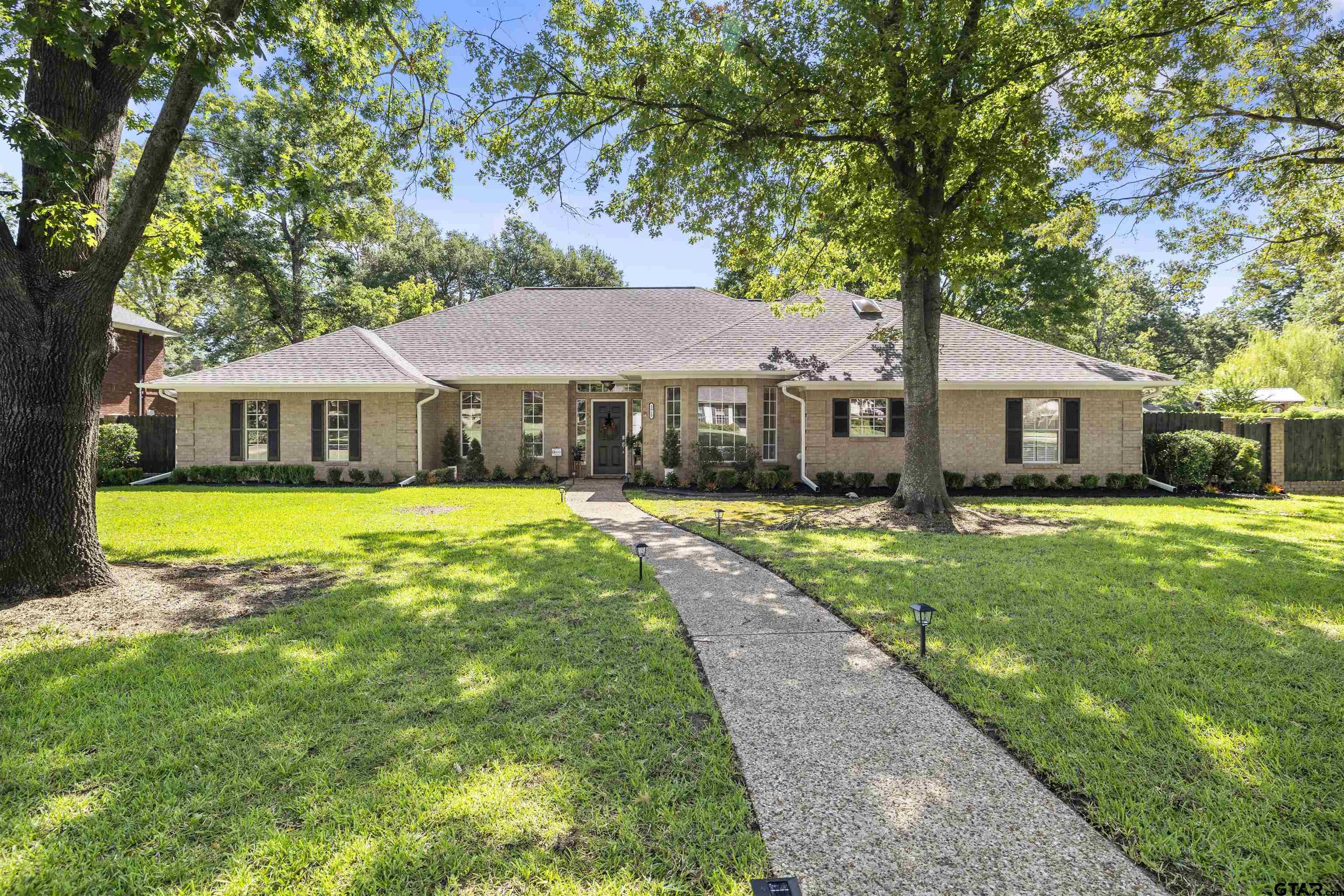 3920 Cloverdale Property Photo 1