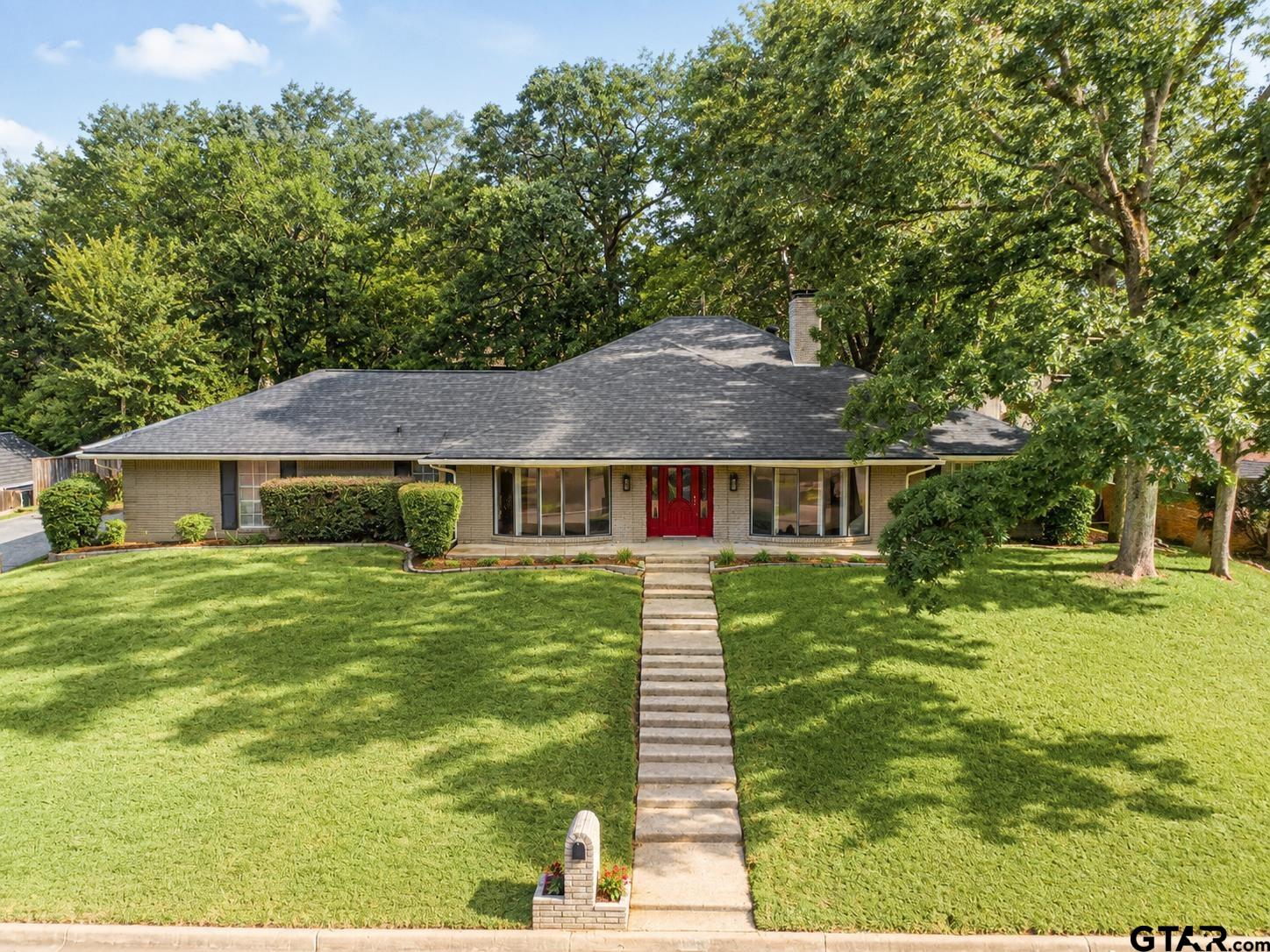 1802 Everglades Dr.
