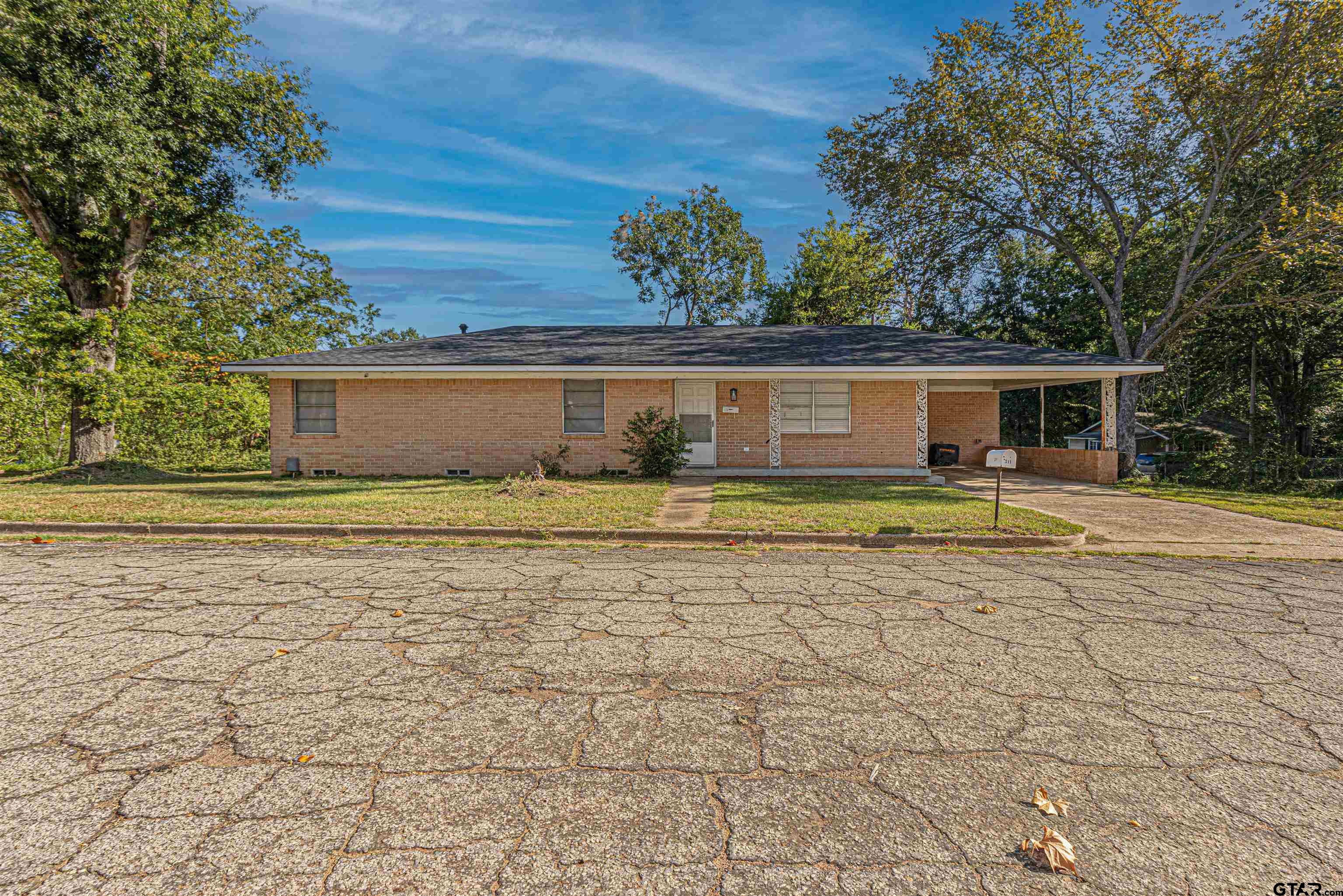 311 E Cottonwood