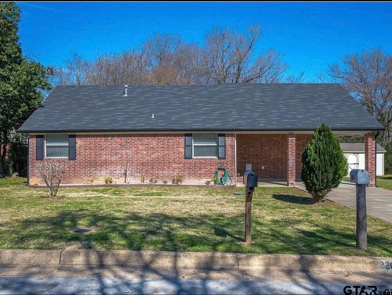 2209 Luther St Property Photo 1