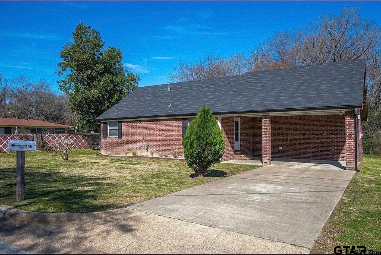 2209 Luther St Property Photo 2