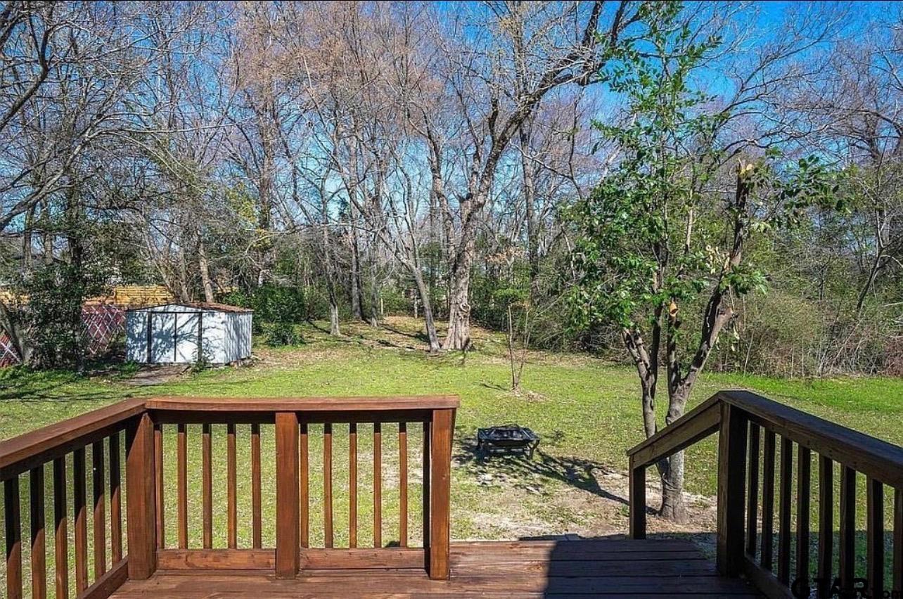 2209 Luther St Property Photo 11