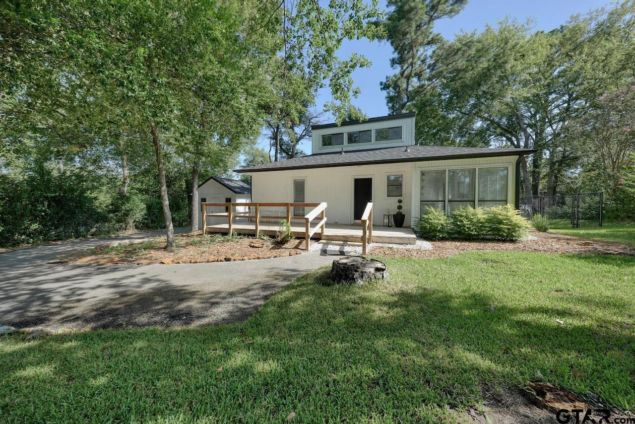 239 Fairlawn Dr Property Photo 1