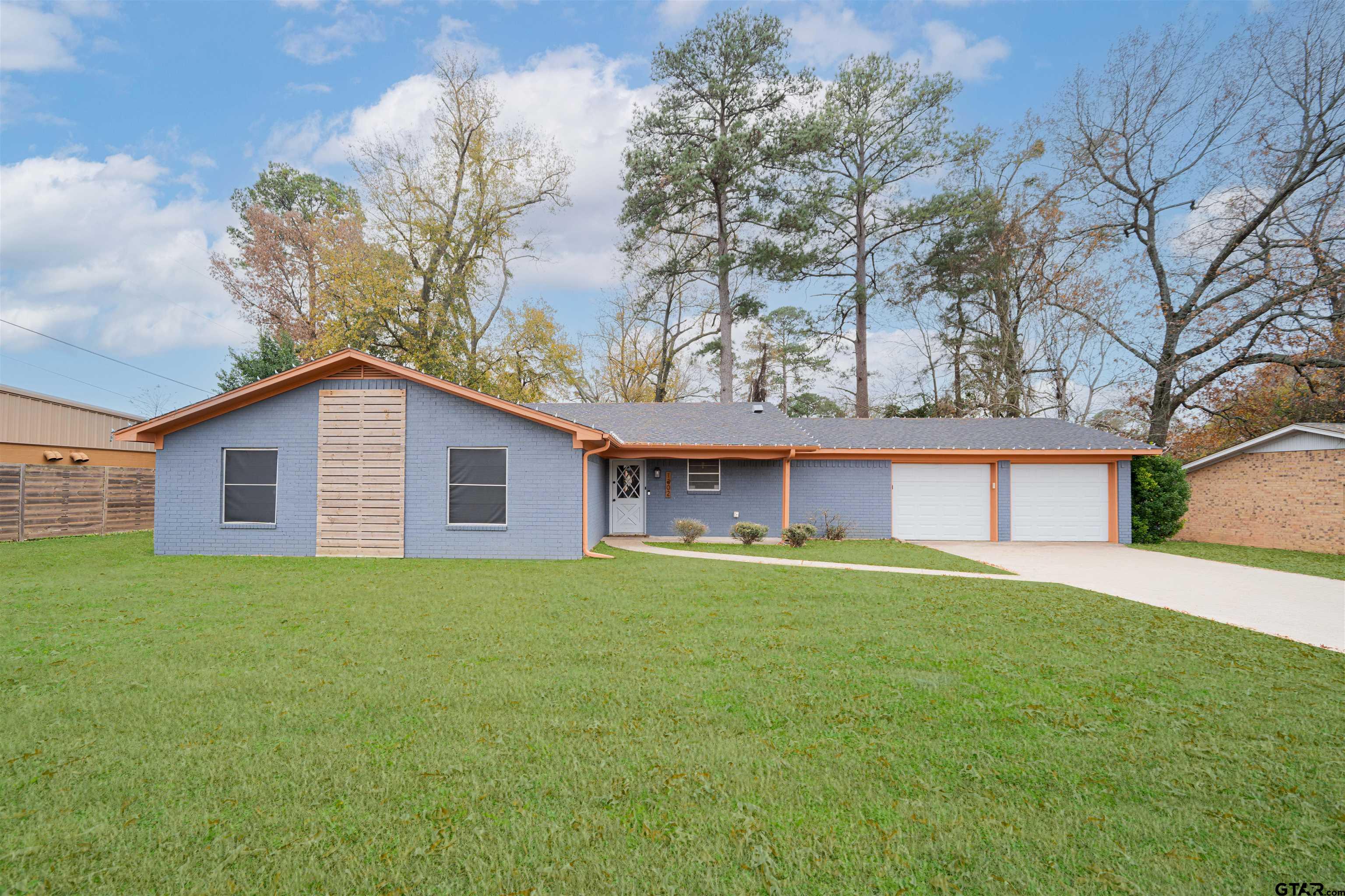 1302 Dennis Property Photo 1
