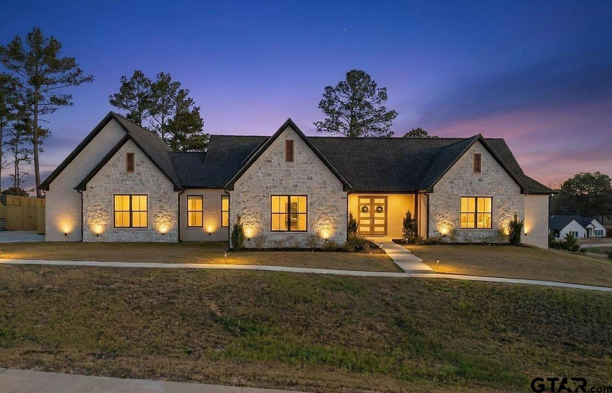 12181 Oak Grove Dr. Property Photo 1