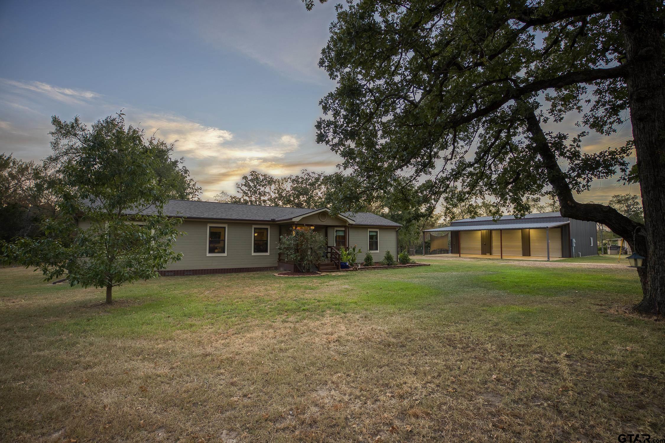 2859 Cr 463 Property Photo 1