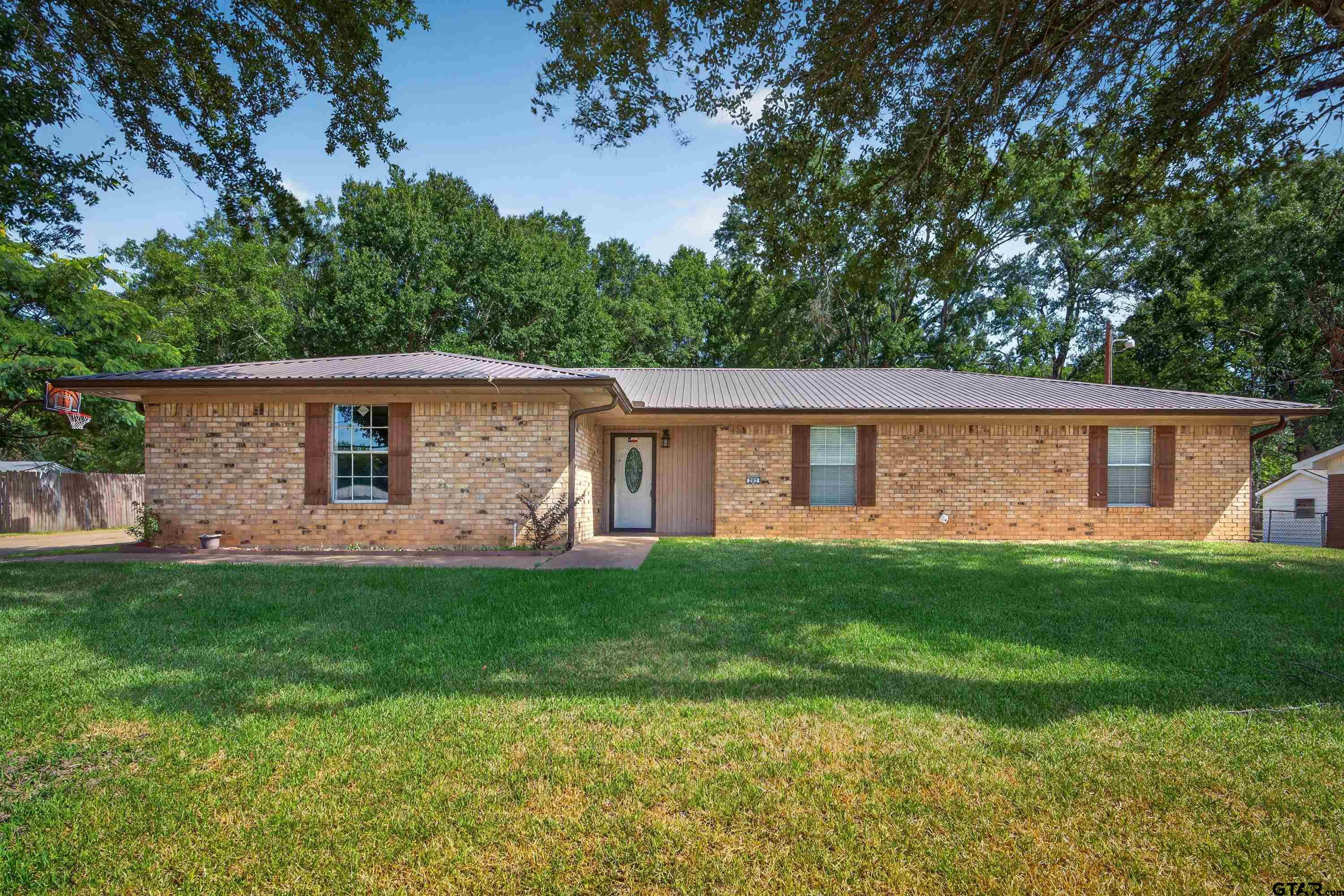 202 Fenton Rd. Property Photo 1