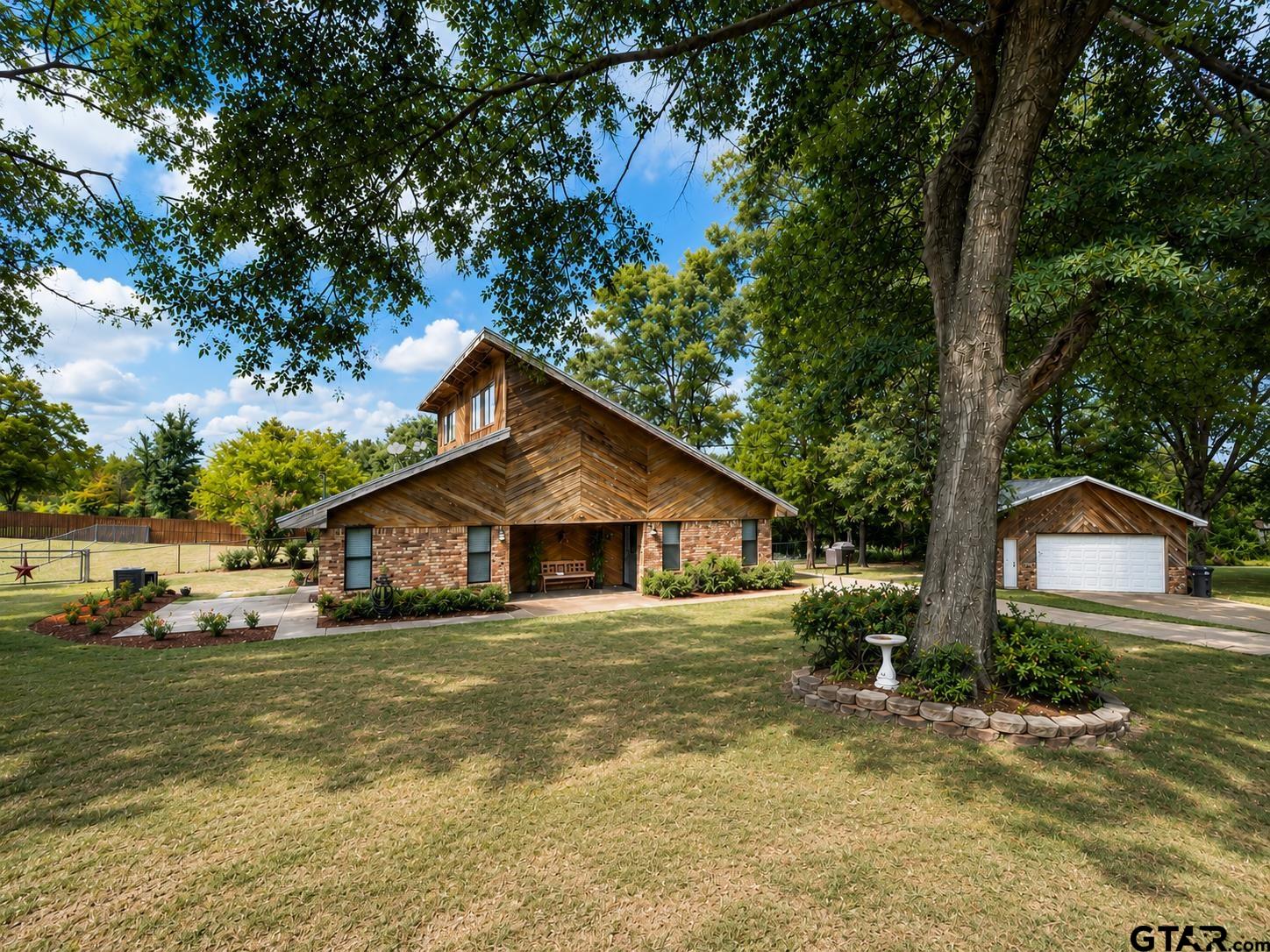 540 Post Oak St Property Photo 1