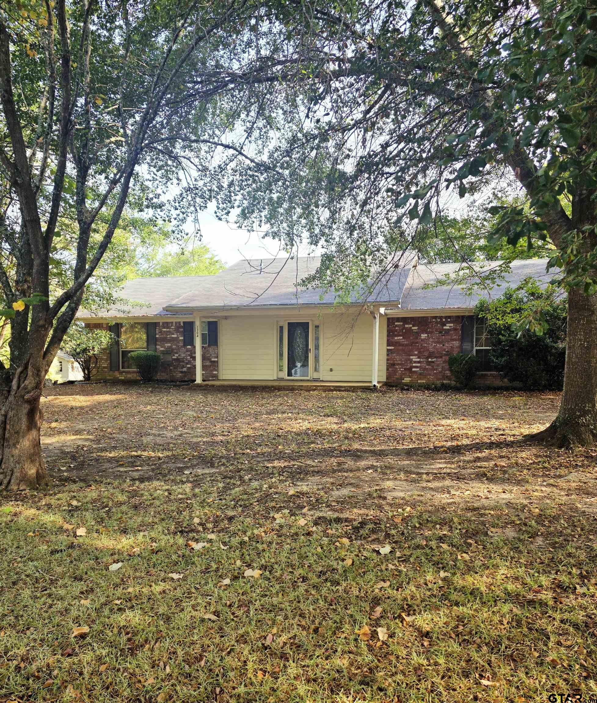 1304 N Whatley Property Photo 1
