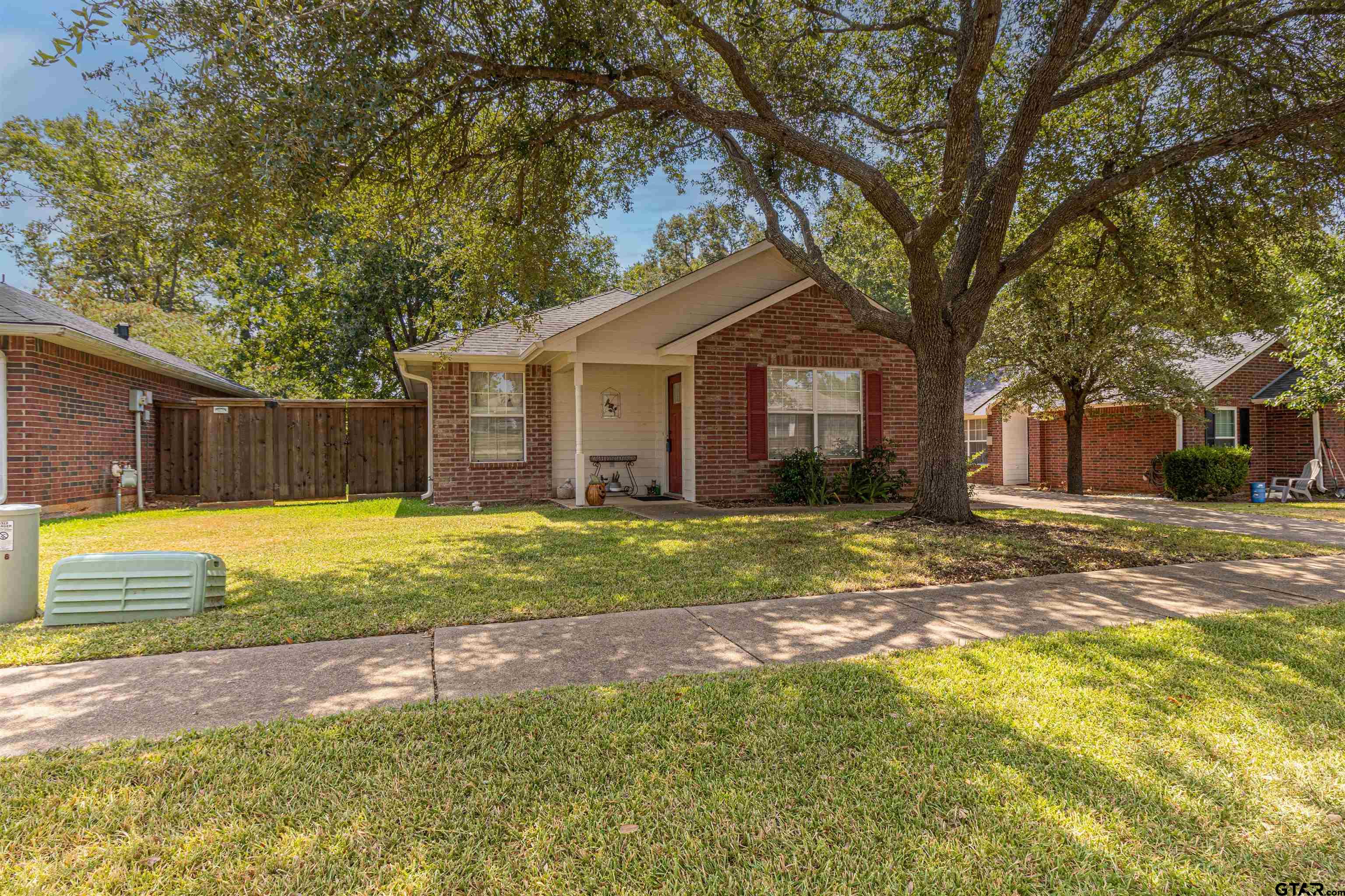 462 Redbud Circle Property Photo 1