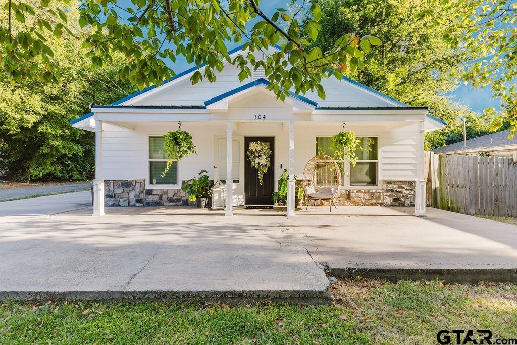 304 Jarbo St.