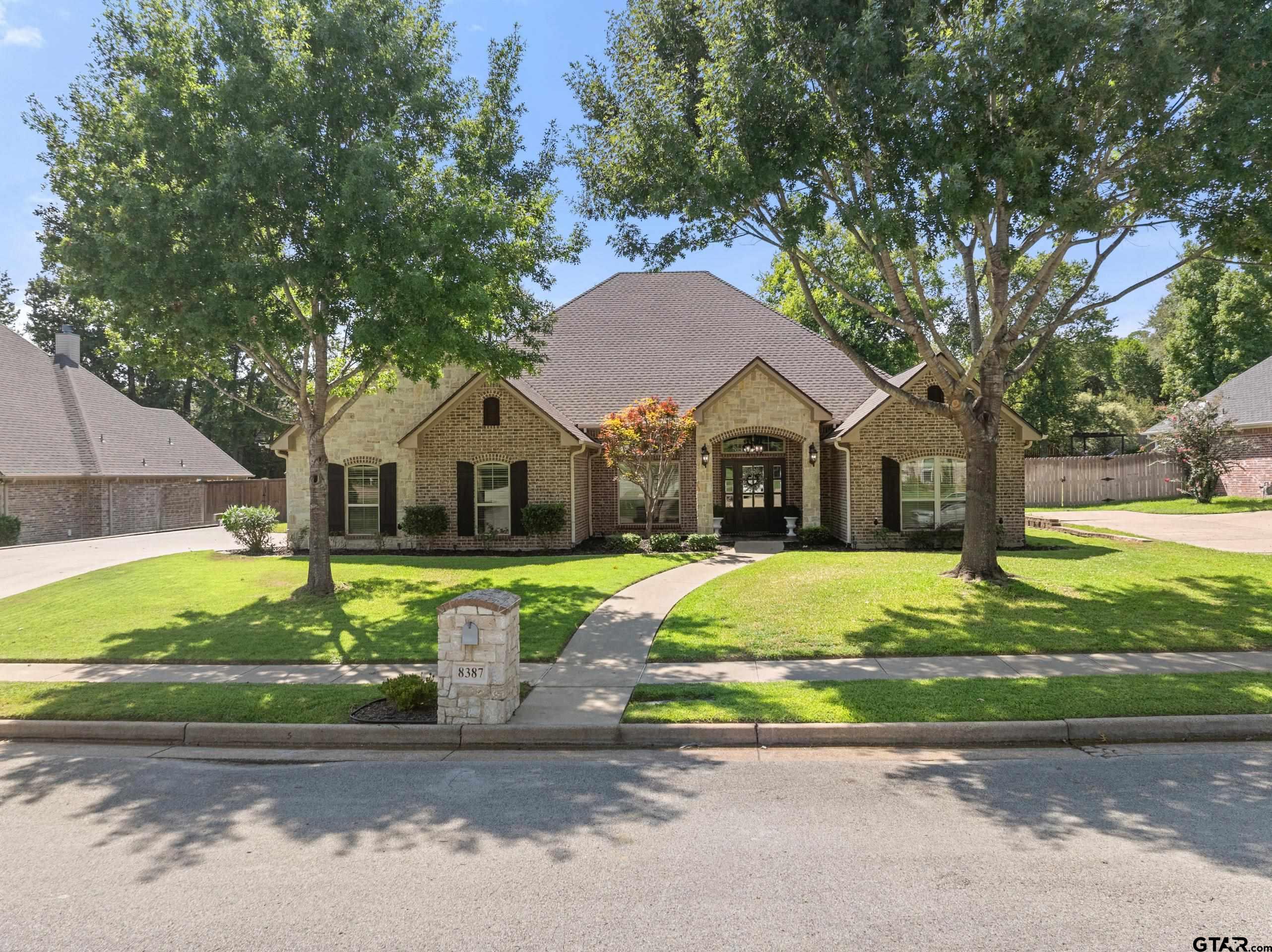 8387 Castleton Way Property Photo 1